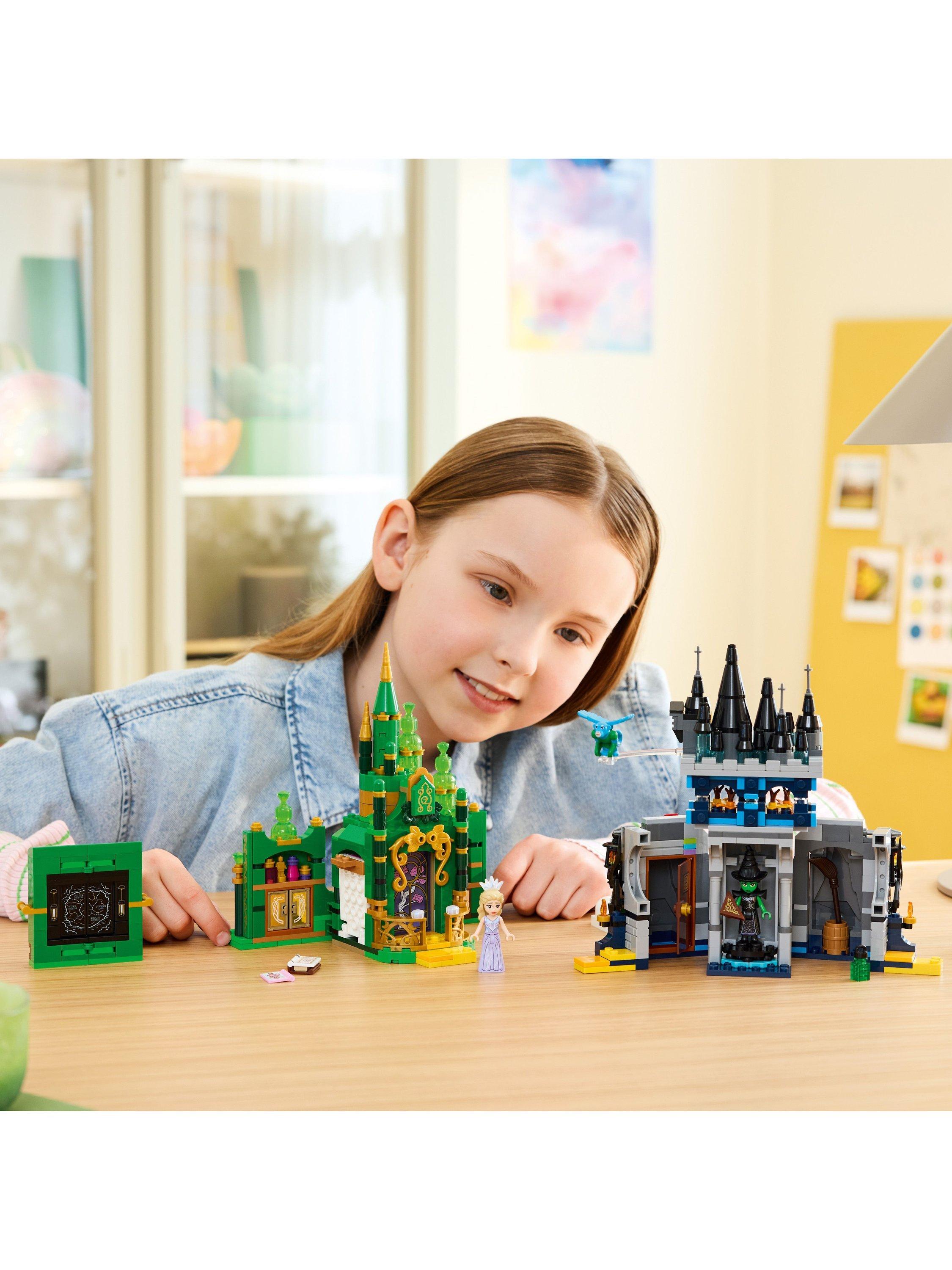 LEGO Wicked castle set 75689 860 pieces (British brand)