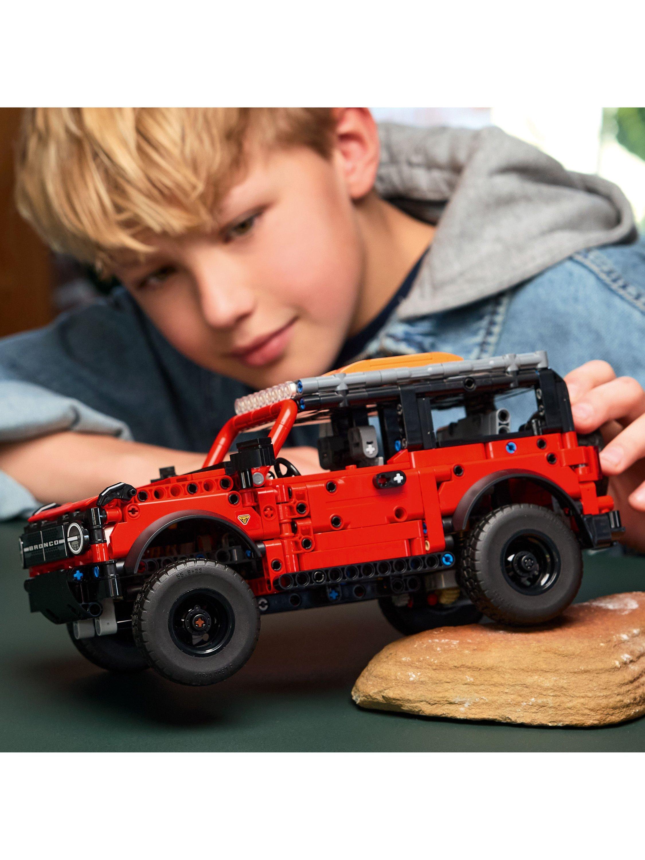 LEGO Technic Ford Bronco SUV Off Road Car building set toy, UK version