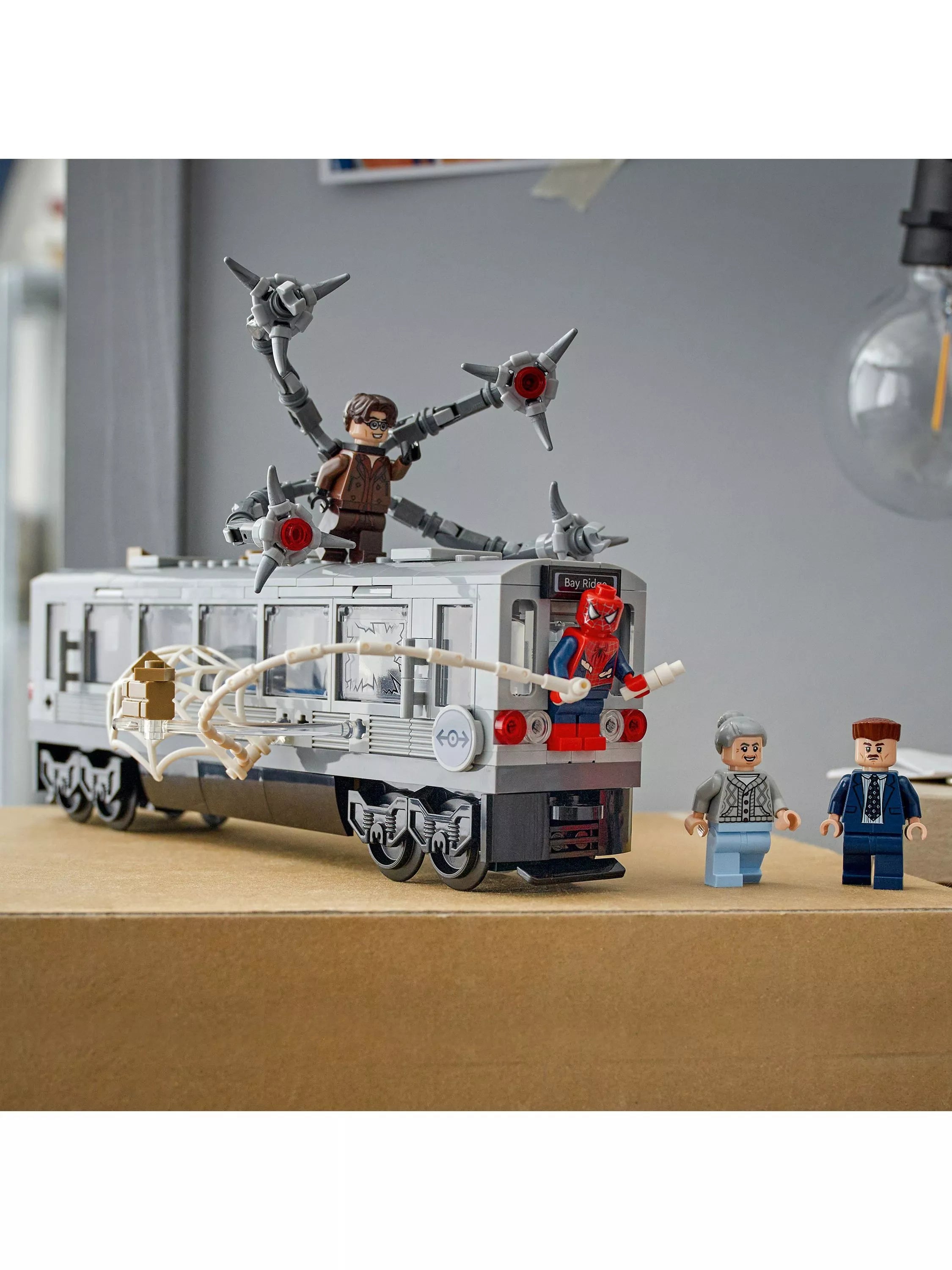 Lego Marvel Super Heroes Spider-Man vs. Doc Ock Subway Train Scene, UK version