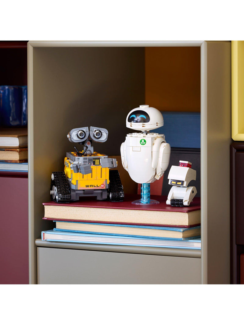 LEGO WALL-E and EVE building set Disney Pixar (British brand)