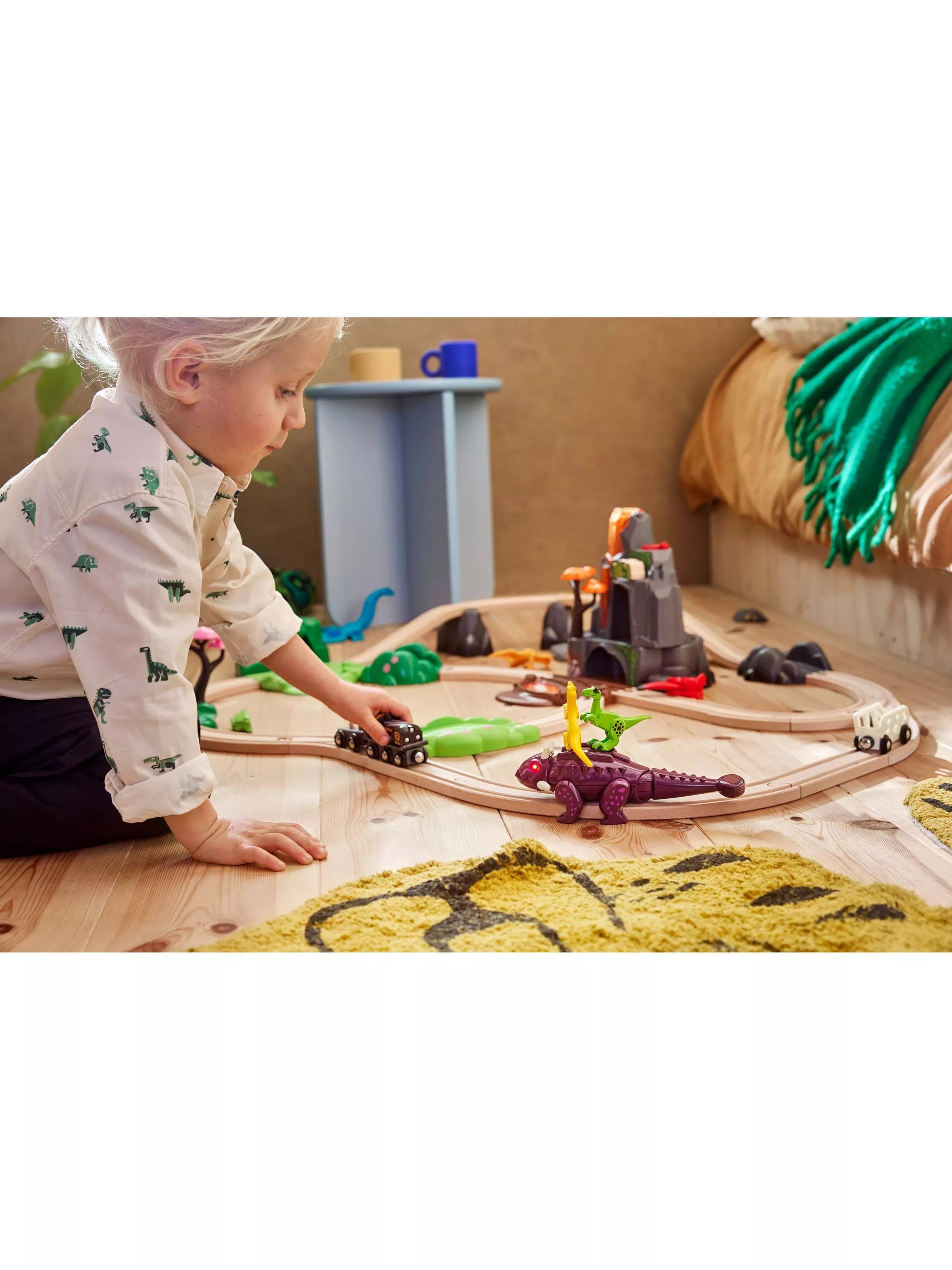 BRIO Dinosaur Attack Set with Ankylosaurus and Velociraptor figures, UK version