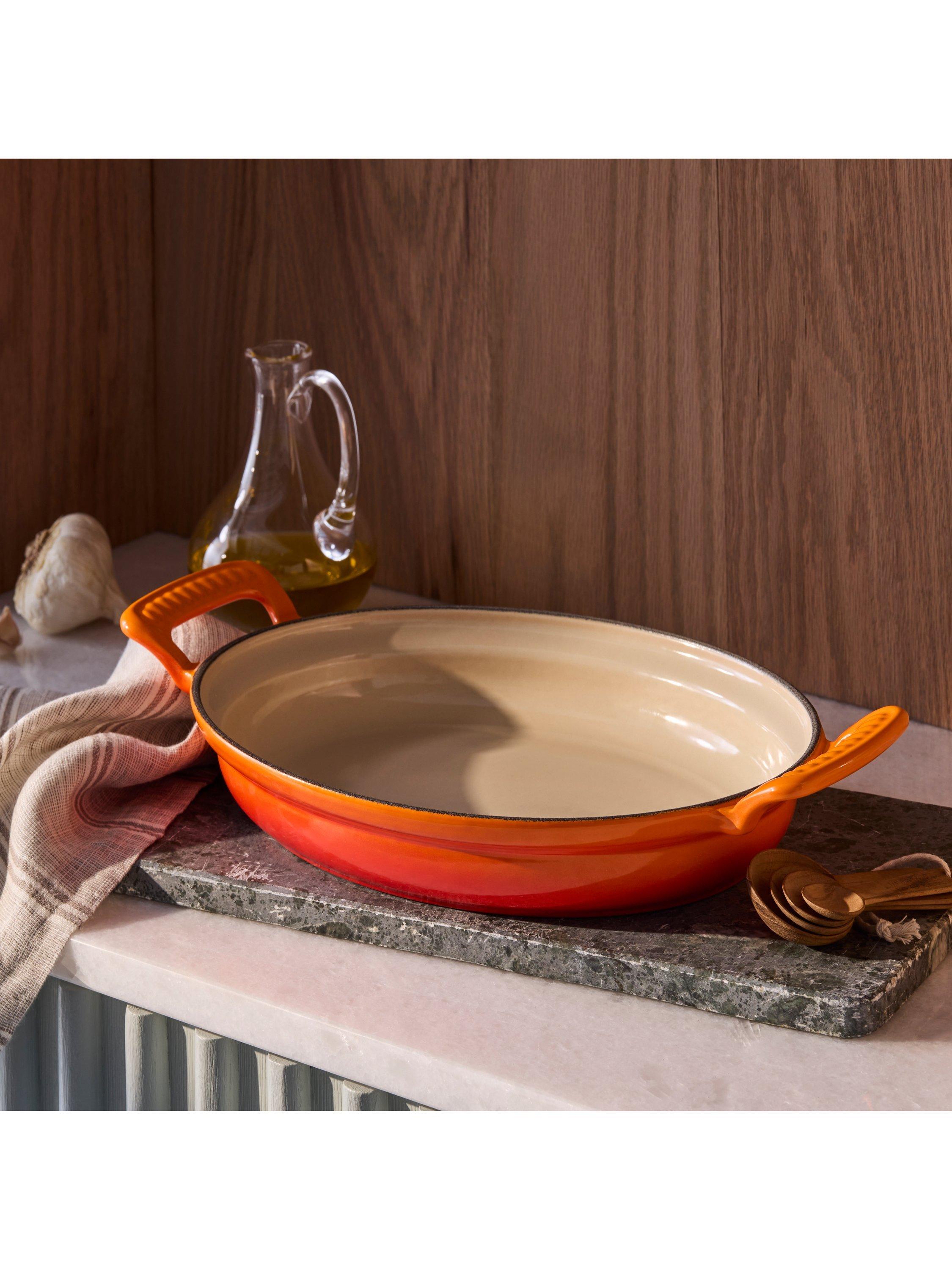 Le Creuset oval baker 28cm volcanic, imported from the UK