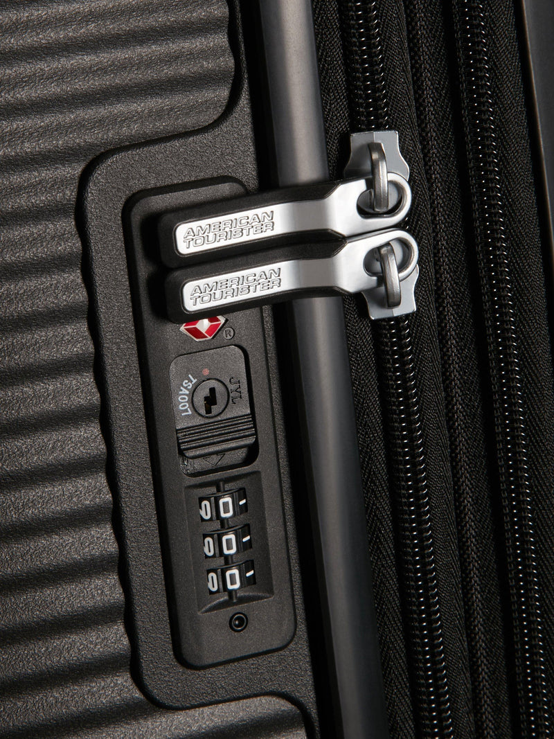 American Tourister Soundbox suitcase 67cm medium, UK version