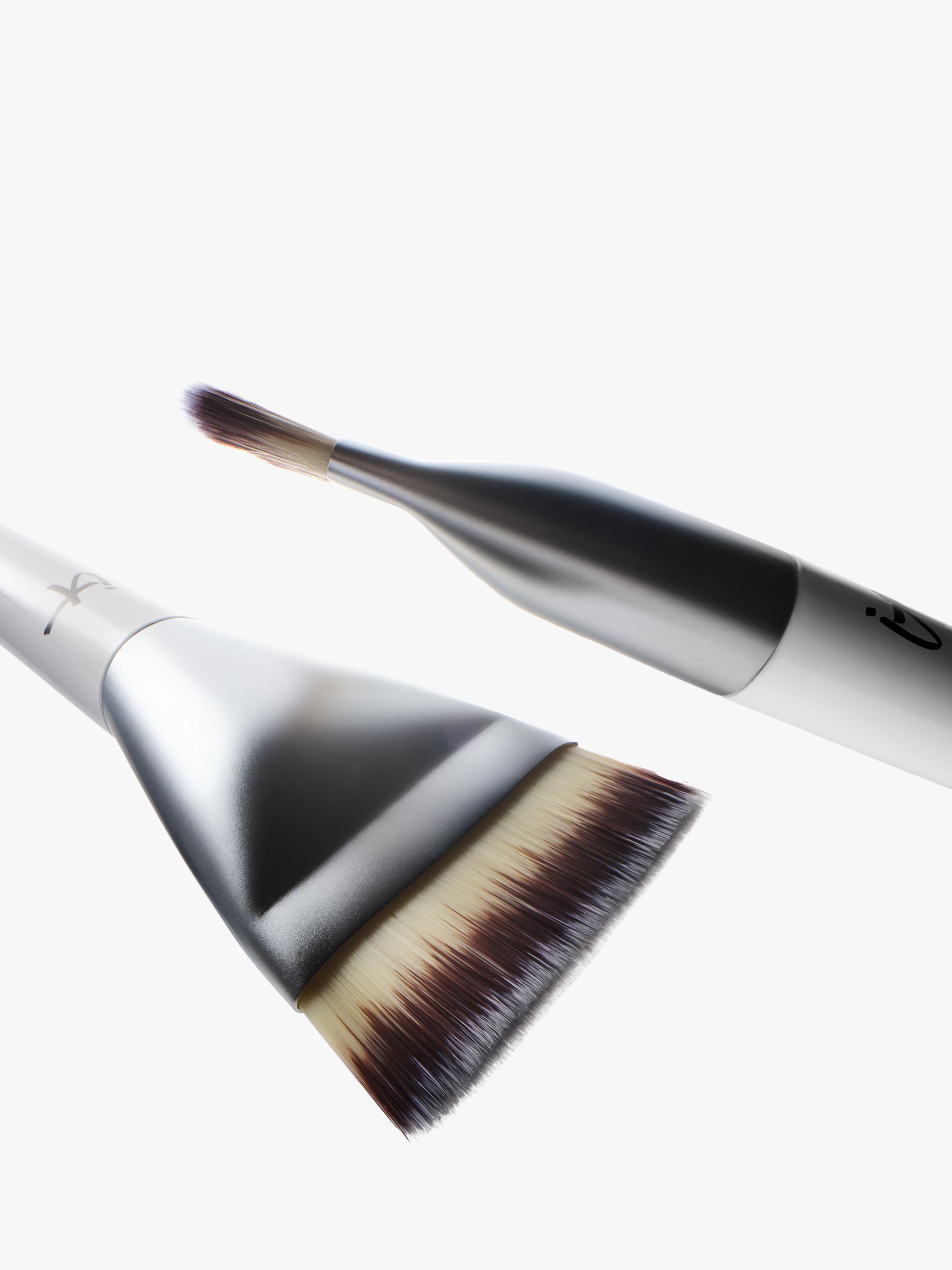 IT Cosmetics Foundation Brush Heavenly Luxe, imported from the UK