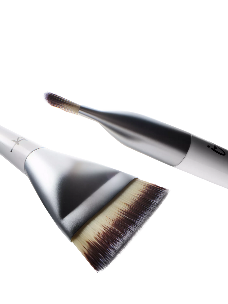 IT Cosmetics Foundation Brush Heavenly Luxe, imported from the UK