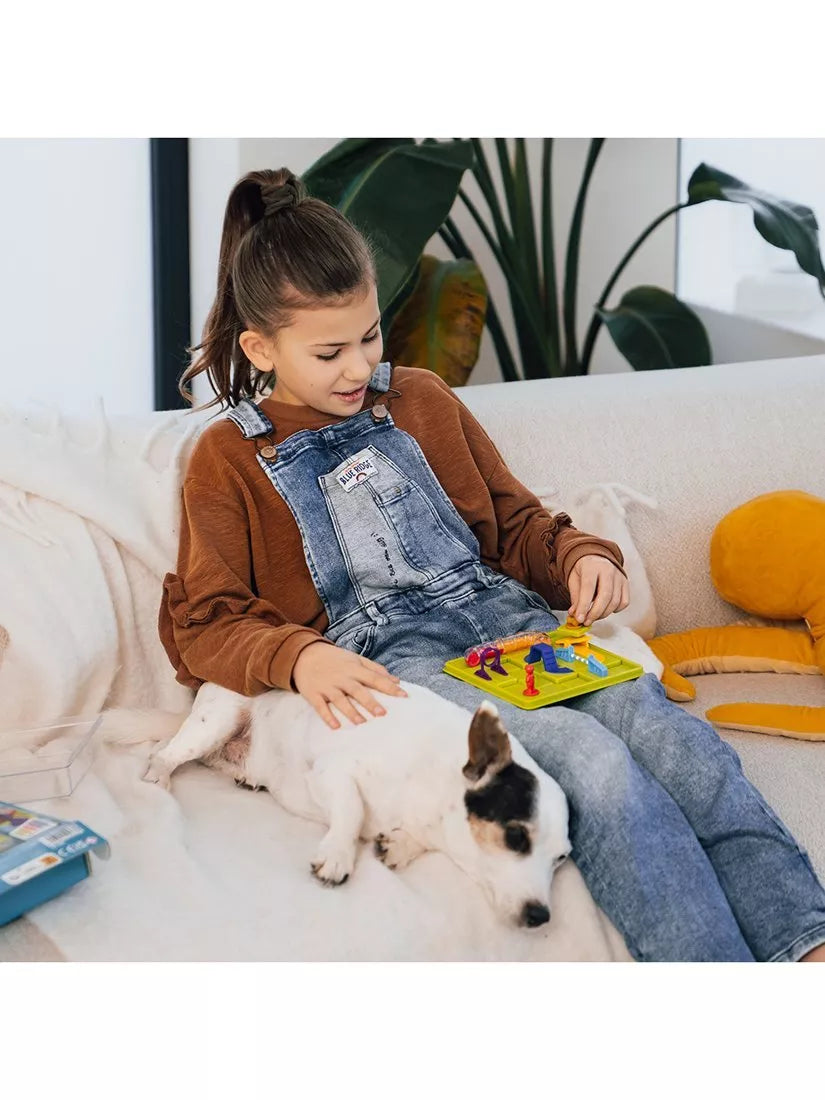 SmartGames Dog Obstacle Run Puzzle (British brand)