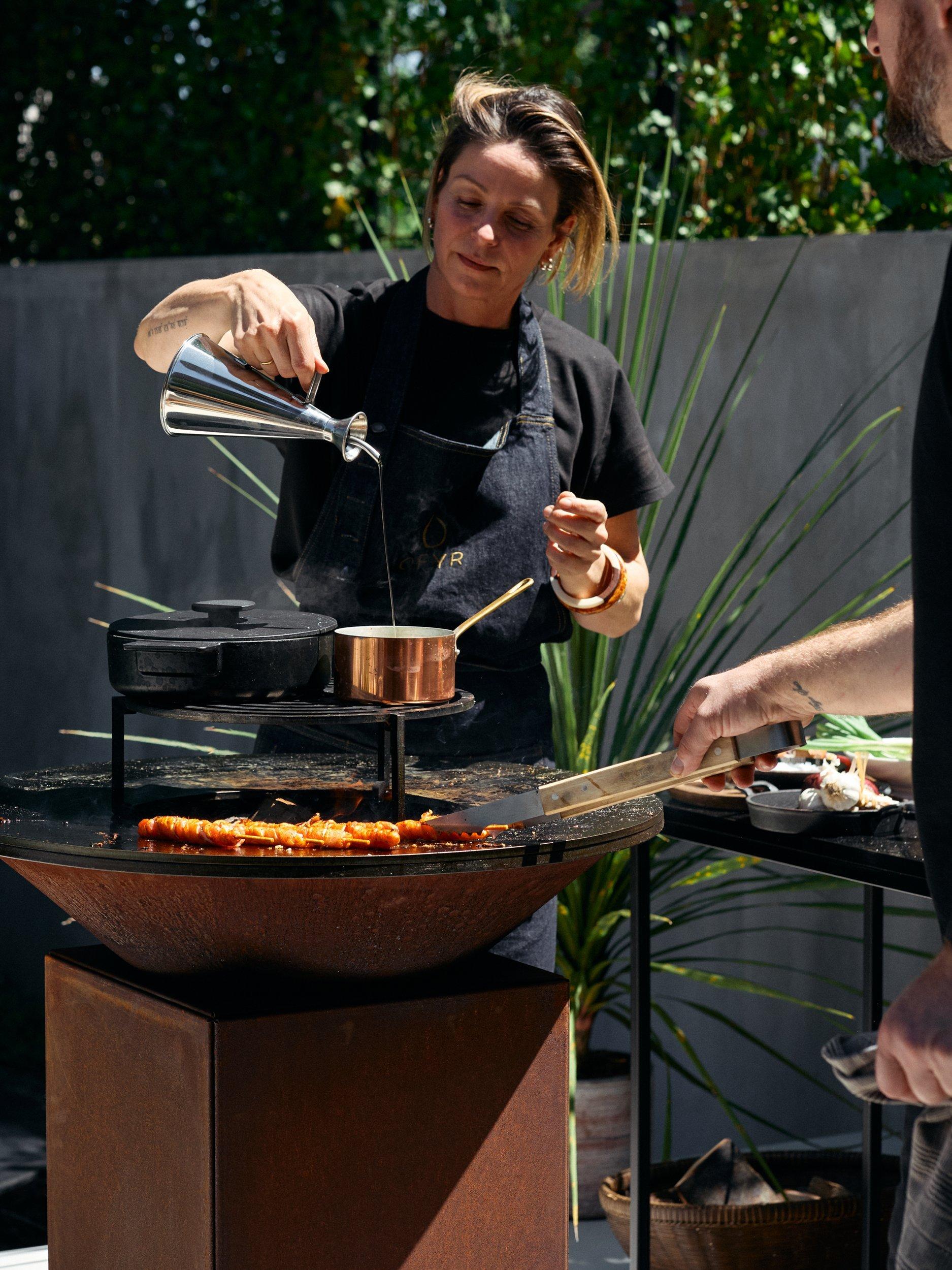 OFYR grill round black for 75cm cooking unit, UK version