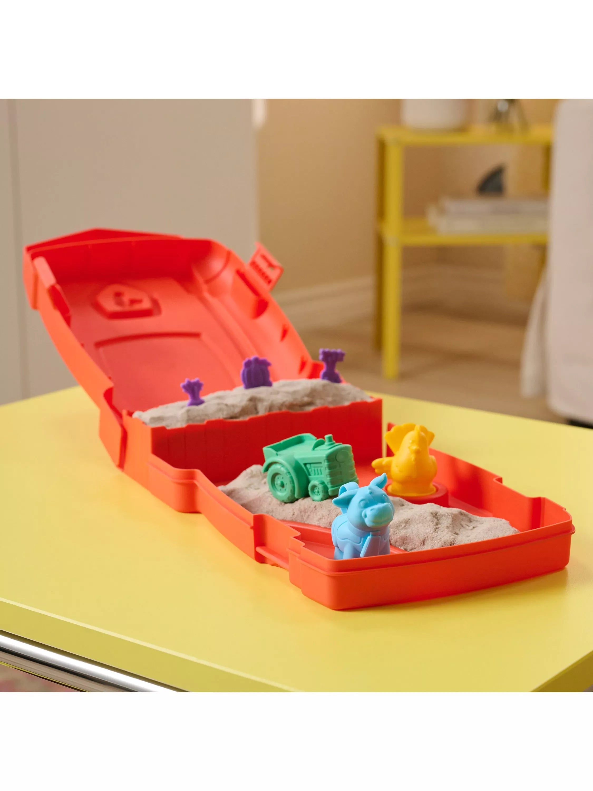 Kinetic Sand Sandy Farm Set 340g sensory sand, imported from the UK
