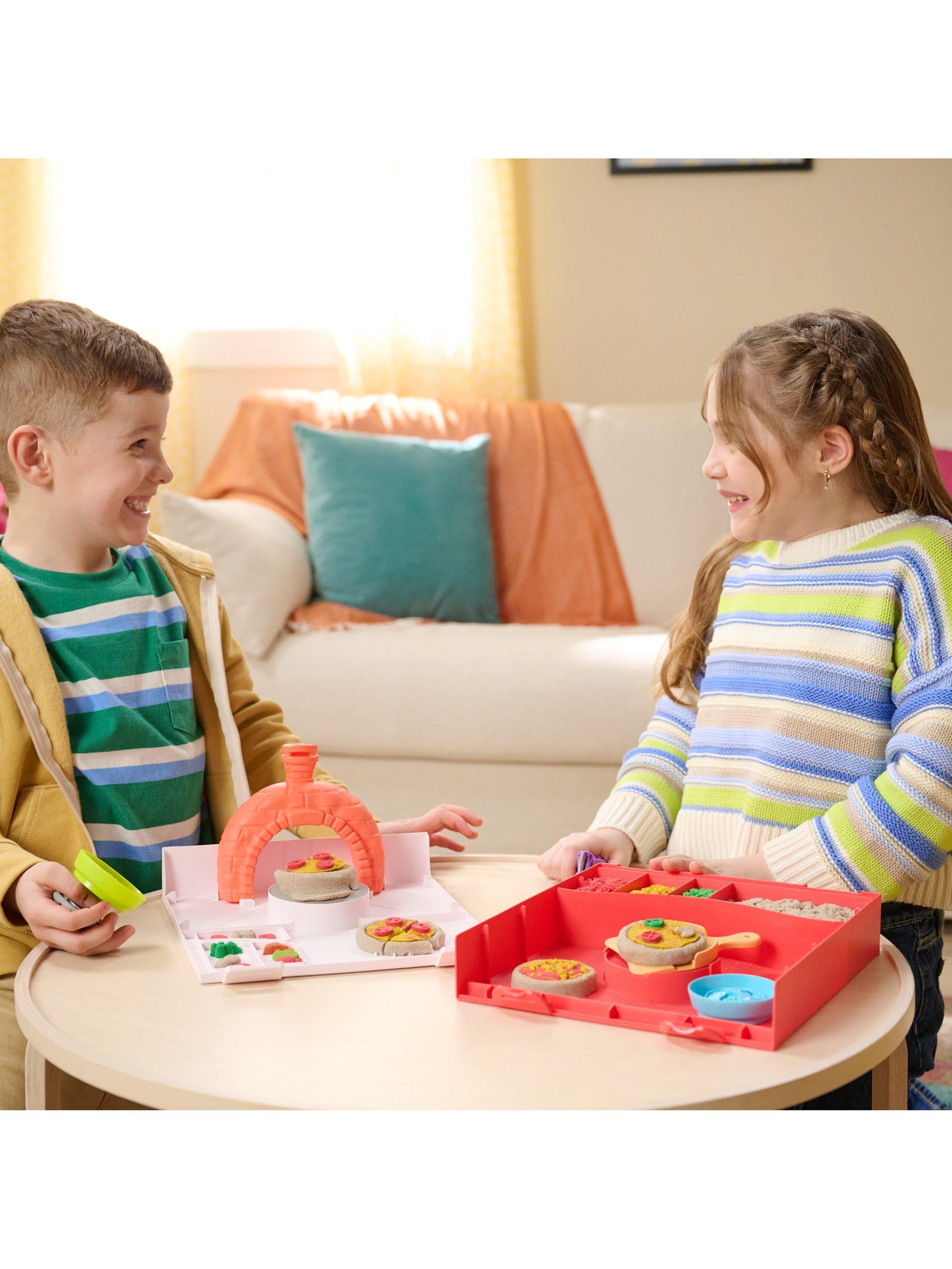 Kinetic Sand SquishPizza playset 452g, imported from the UK