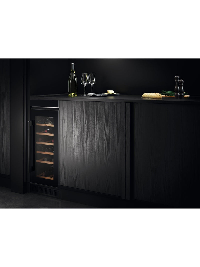 AEG integrated wine cabinet black 20 bottles, UK version