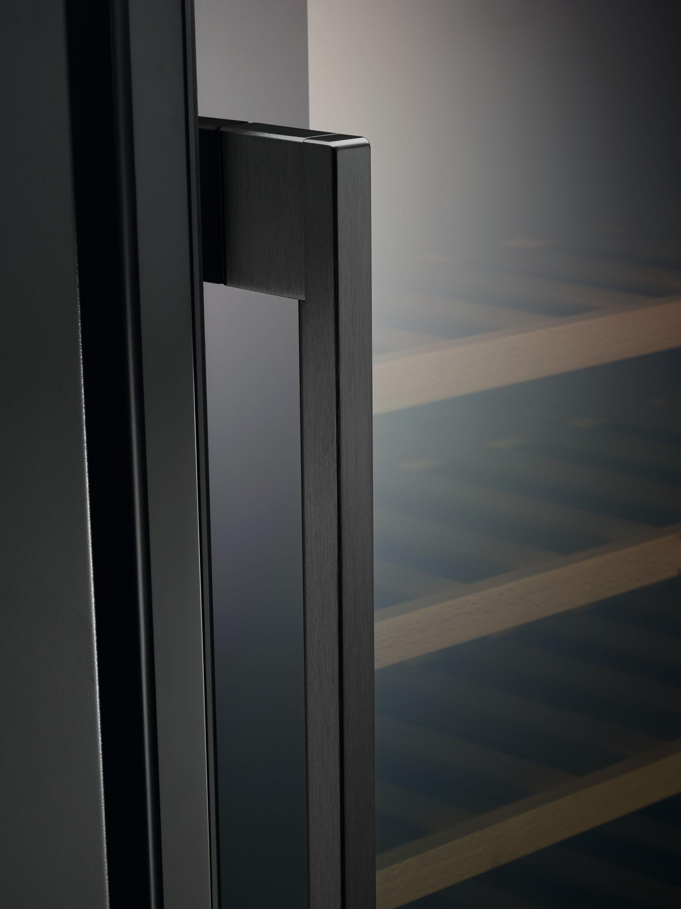 AEG integrated wine cabinet black 20 bottles, UK version