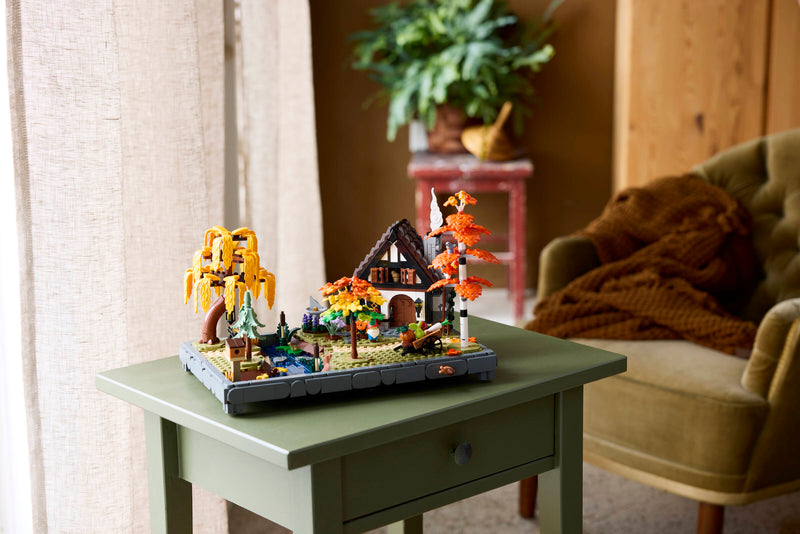 LEGO Icons Autumn Cottage Garden building set 1,102 pieces, UK version