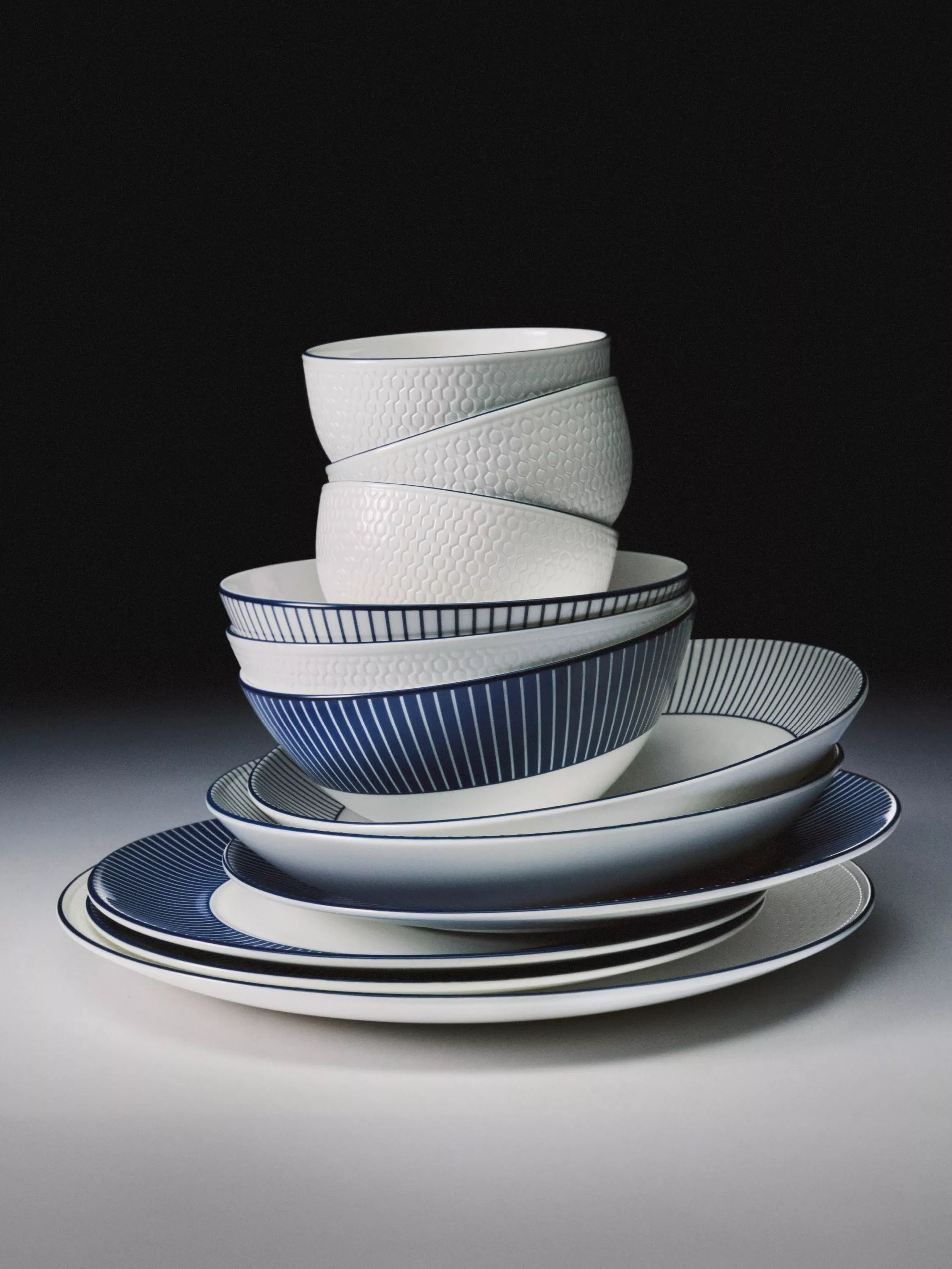 Wedgwood Gio Blue Line bone china pasta bowl 23cm, UK version
