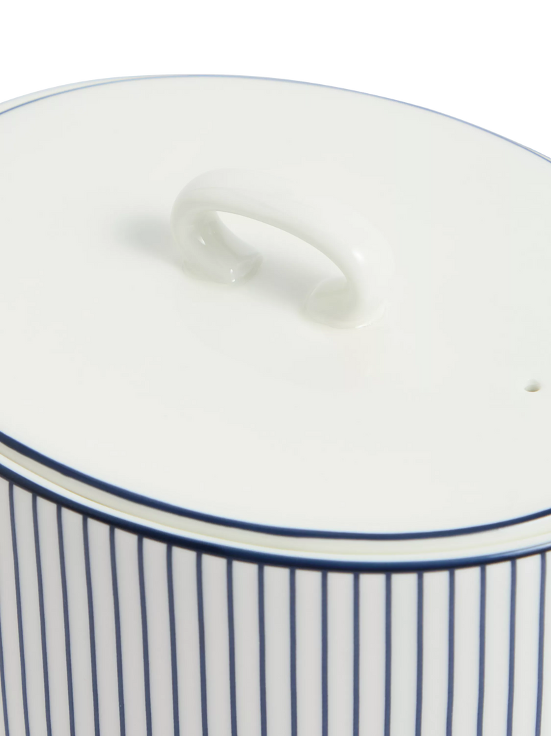 Wedgwood bone china teapot 940ml white blue pinstripe (British brand)