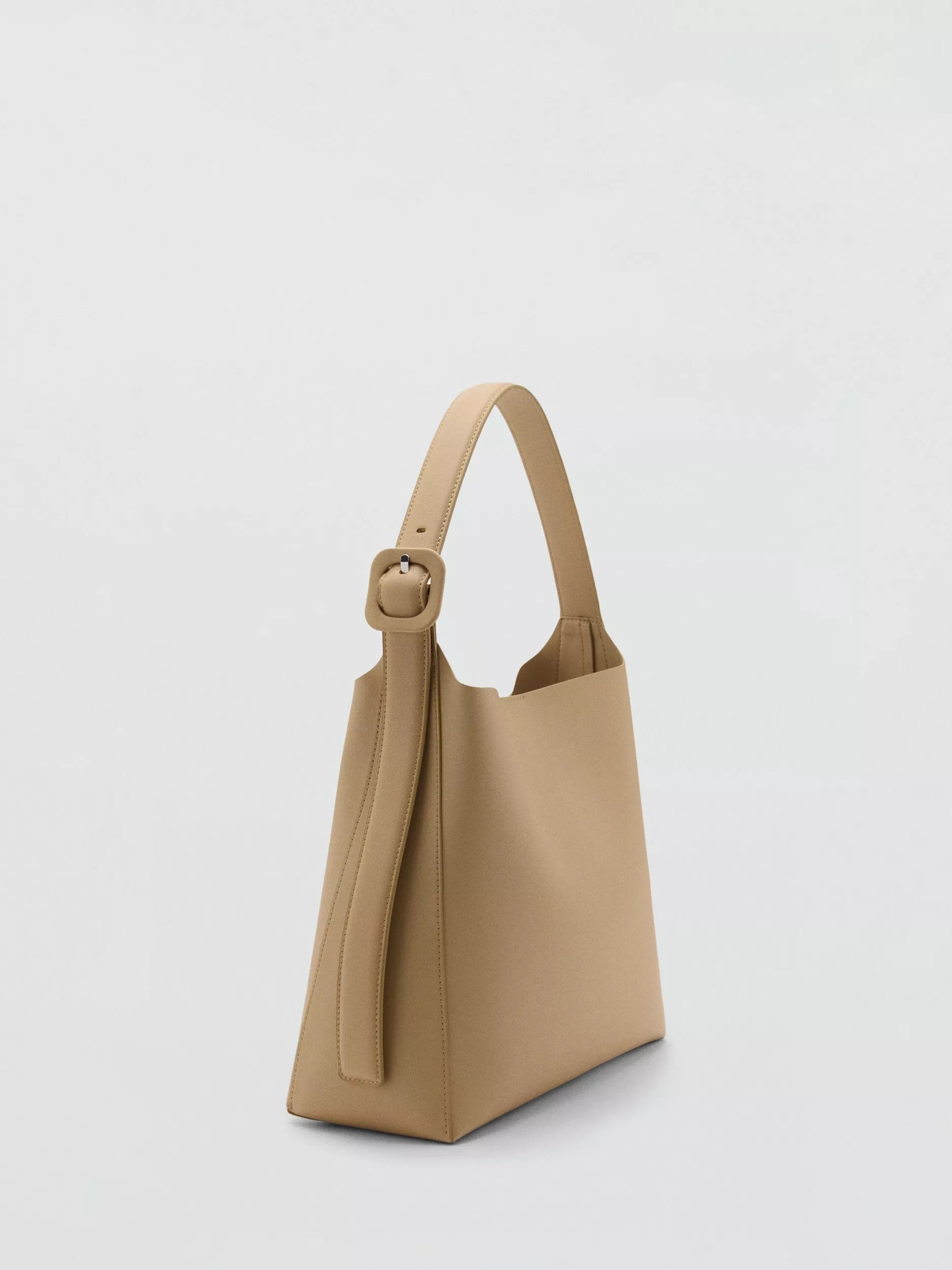 Mango Winnie bucket bag with magnetic closure, UK version