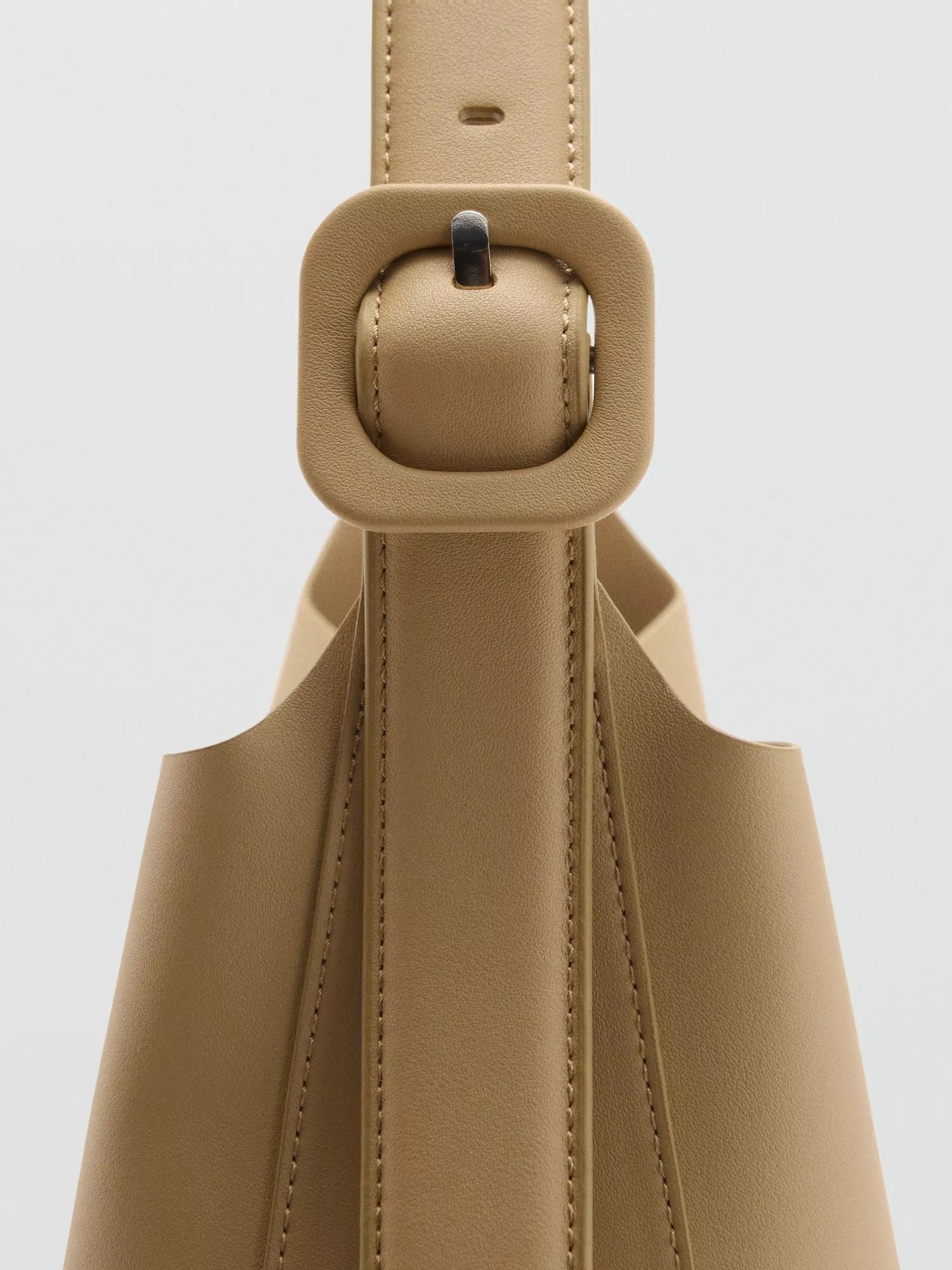 Mango Winnie bucket bag with magnetic closure, UK version