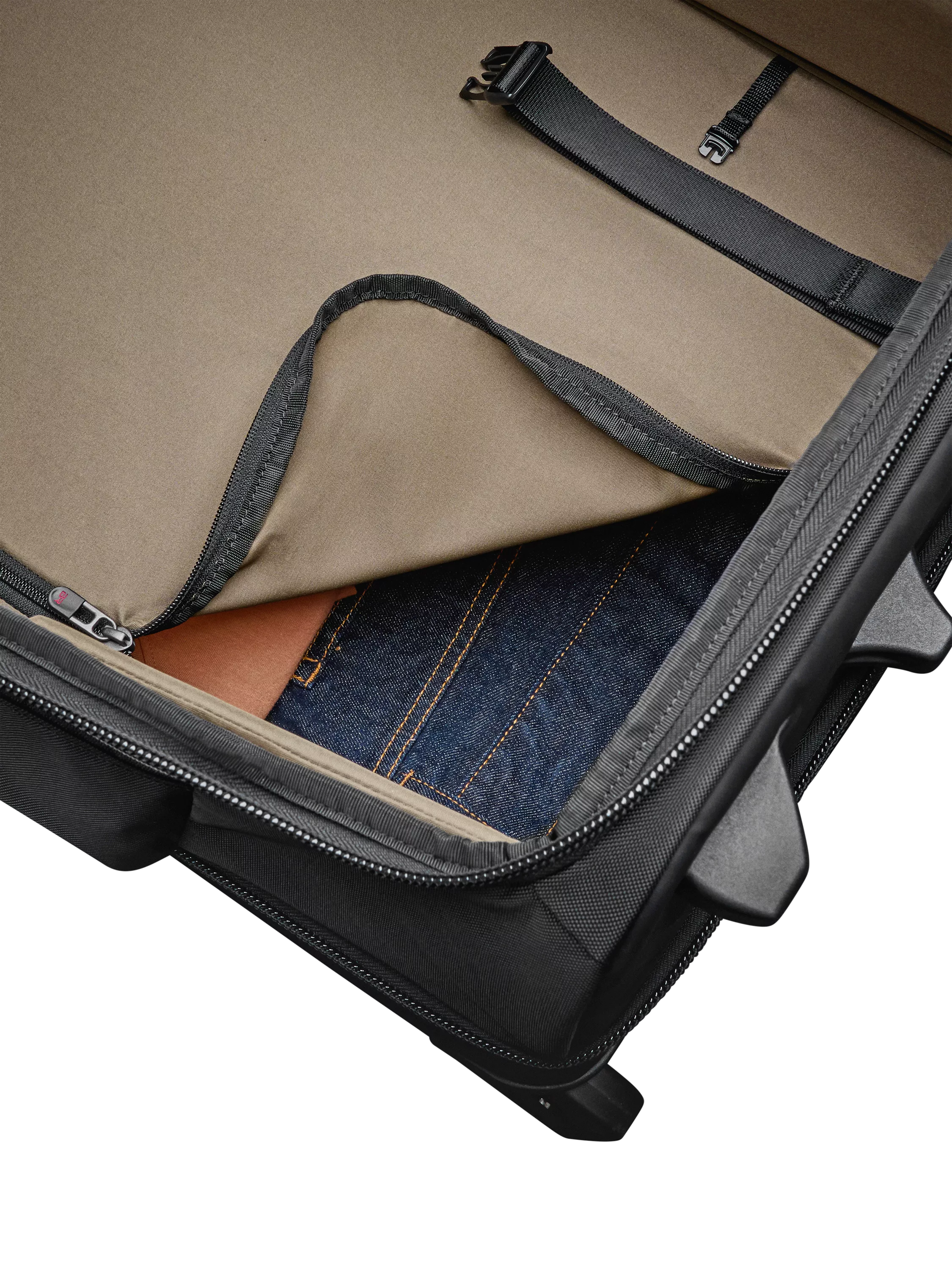 Briggs & Riley 90L upright duffle black, imported from the UK