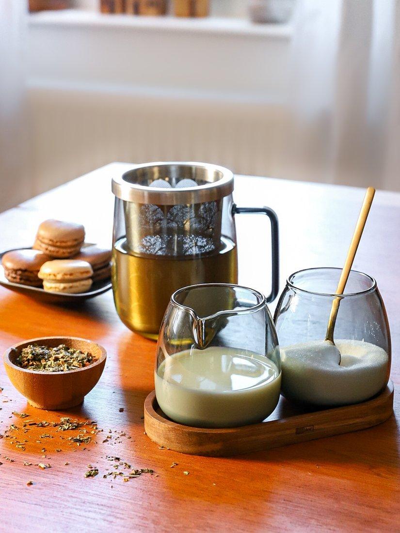 AdHoc milk sugar glass set, acacia wood coaster, imported from the UK