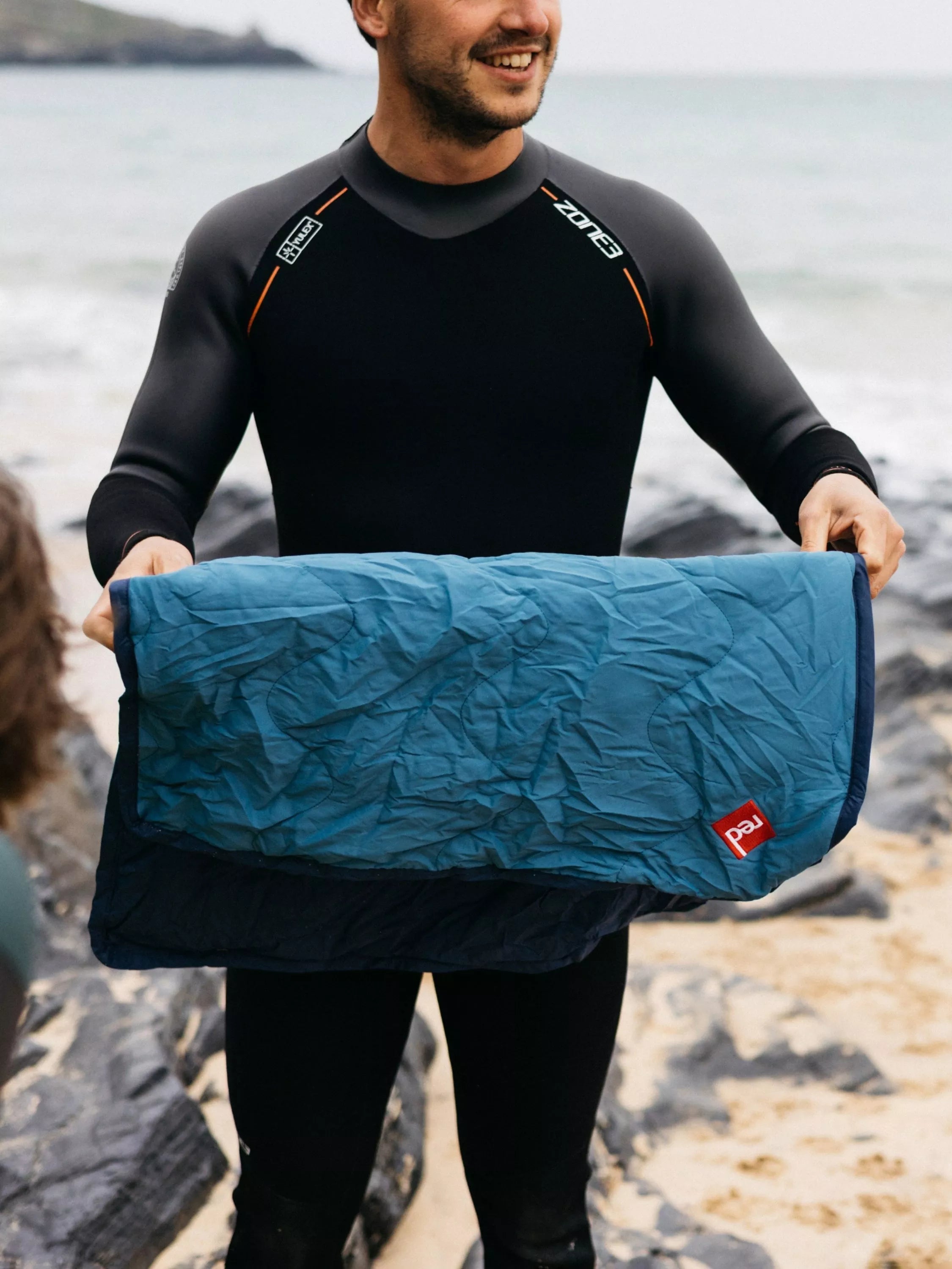 Red Adventure sit mat blue quilted lightweight - British product