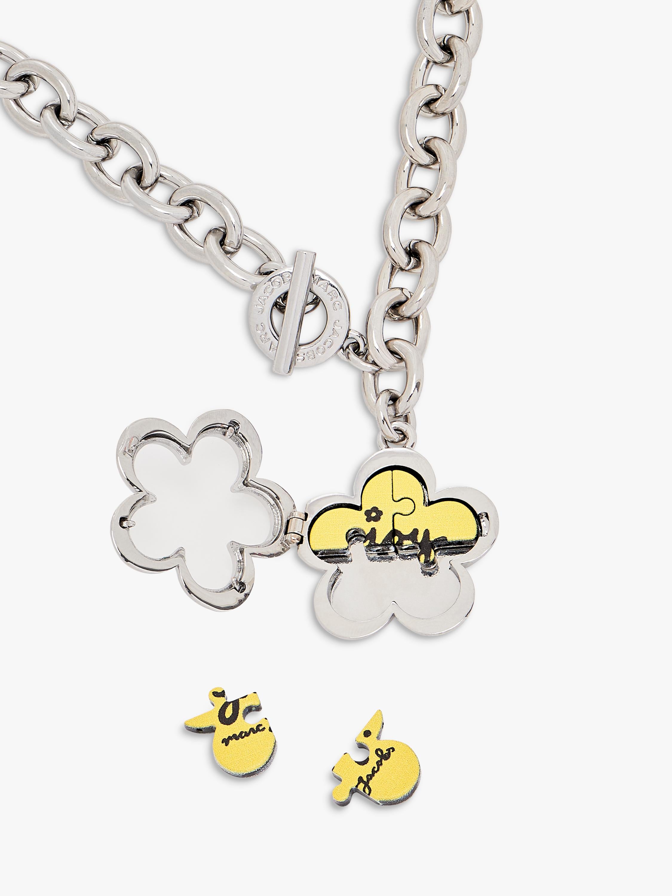 Marc Jacobs Daisy Puzzle Pendant in silver multi, UK version