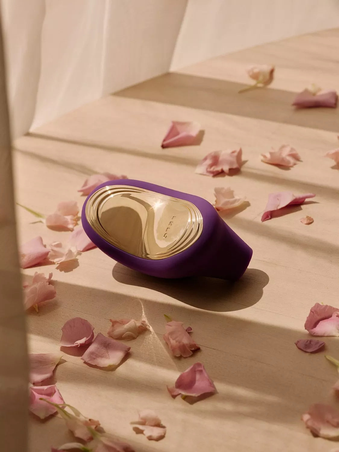 LELO SONA 2 vibrator in Purple, imported from the UK