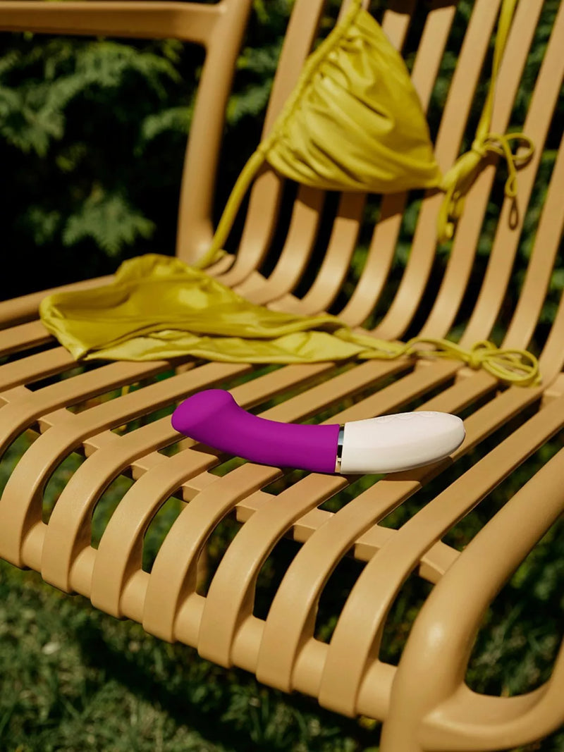 LELO GIGI 3 vibrator in blue - British product