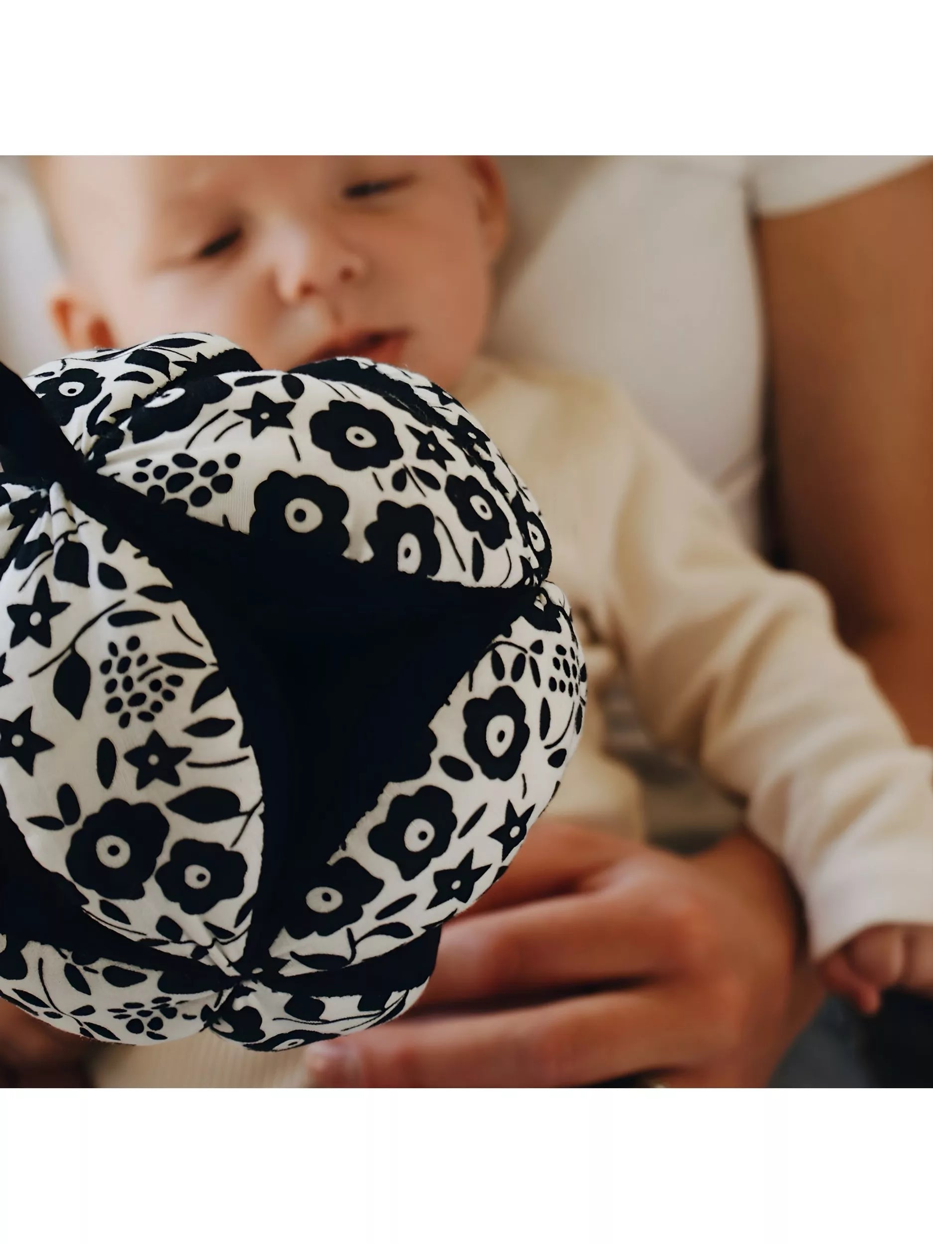 Etta Loves Liberty Fairford Shadow fabric grasp ball 13cm, UK version