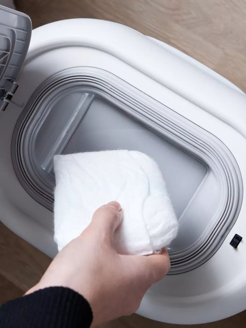 Shnuggle Nappy Bin white with odour lock, imported from the UK