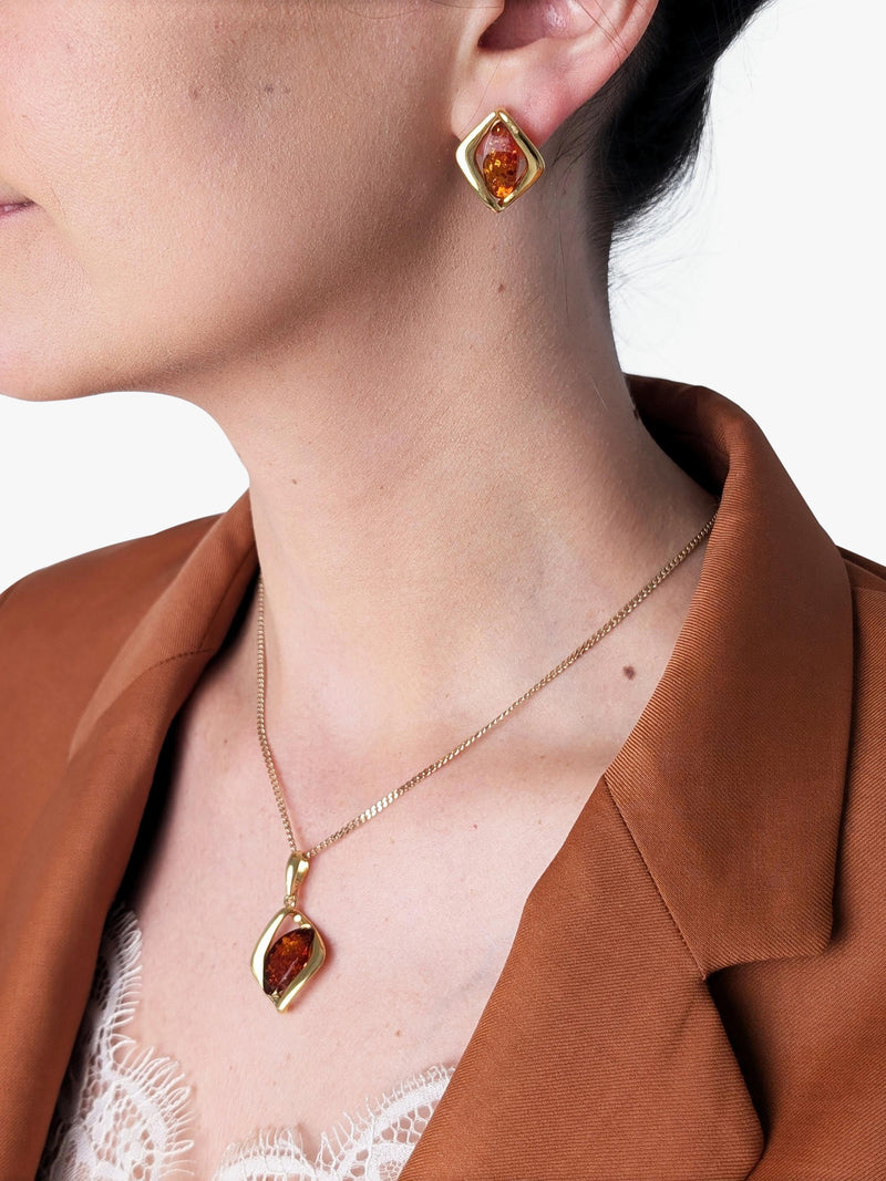 Be-Jewelled Baltic amber stud earrings gold/cognac - British product