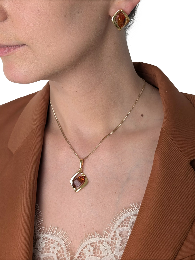 Be-Jewelled Baltic Amber pendant necklace gold/cognac - British product