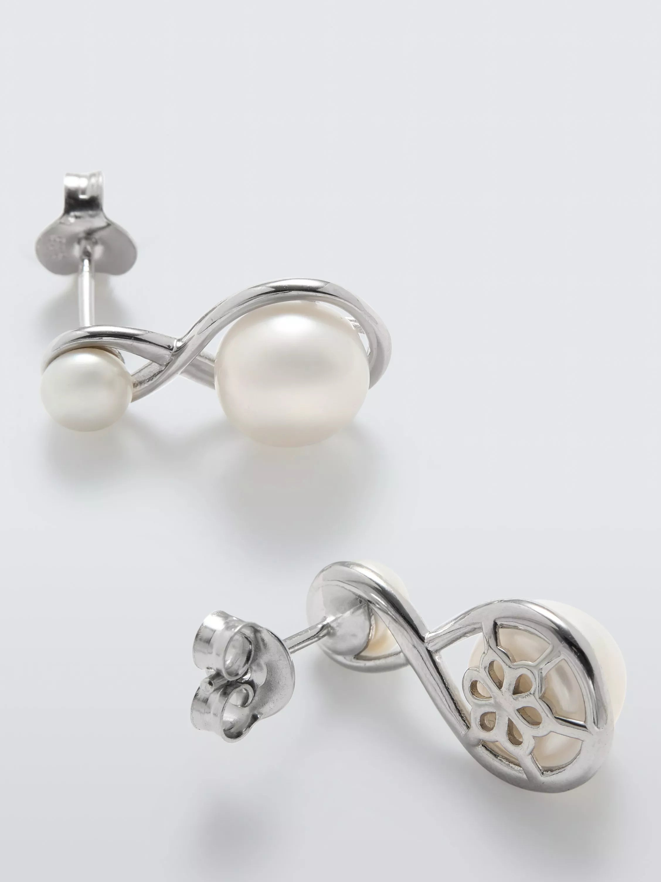 Lido figure eight pearl stud earrings 2cm - British product