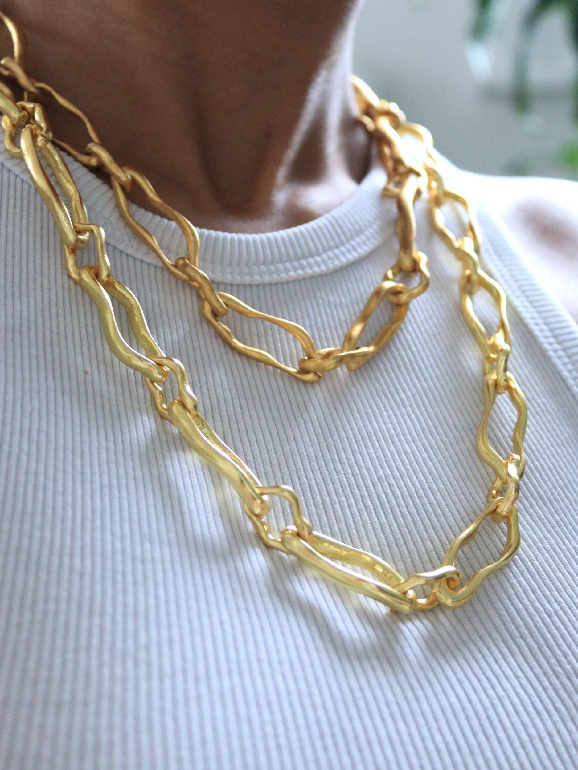 Ottoman Hands Etta chain necklace gold - (British brand)