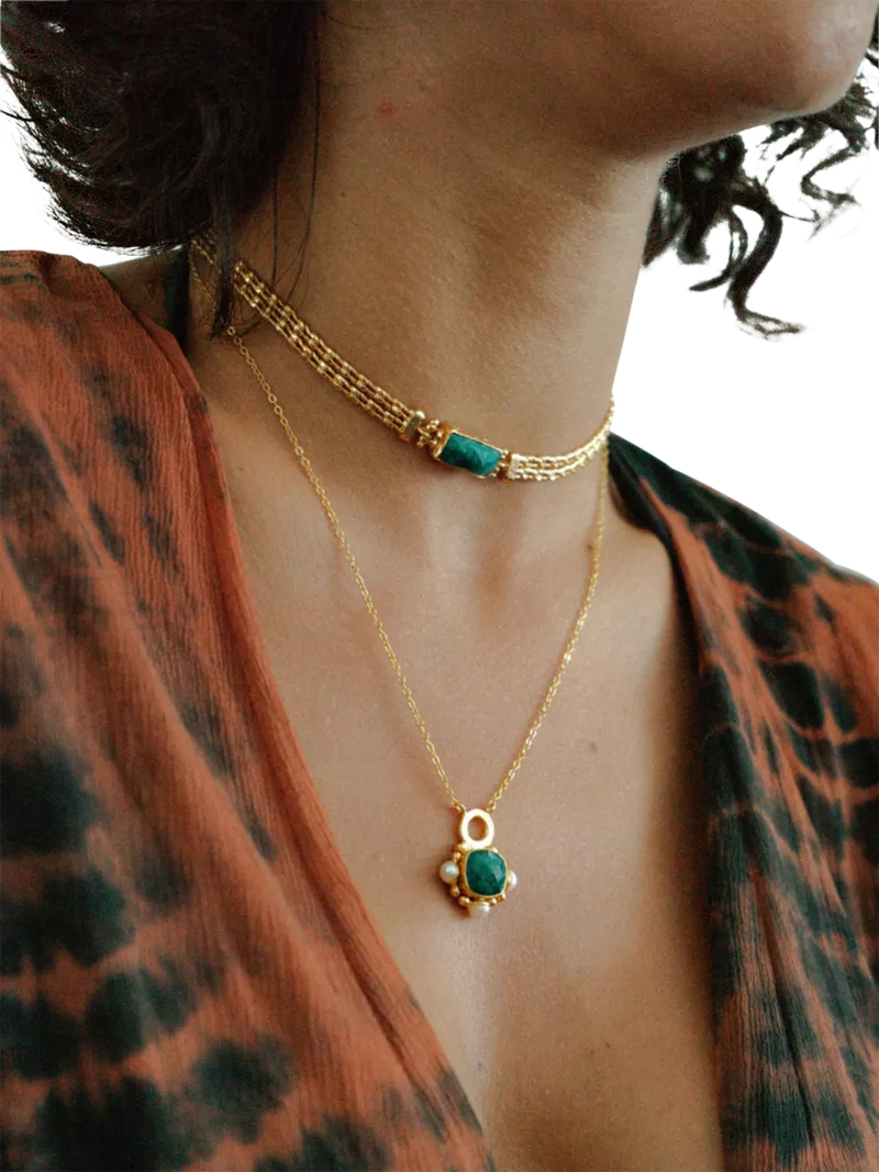 Ottoman Hands Esther emerald pendant necklace gold, UK version