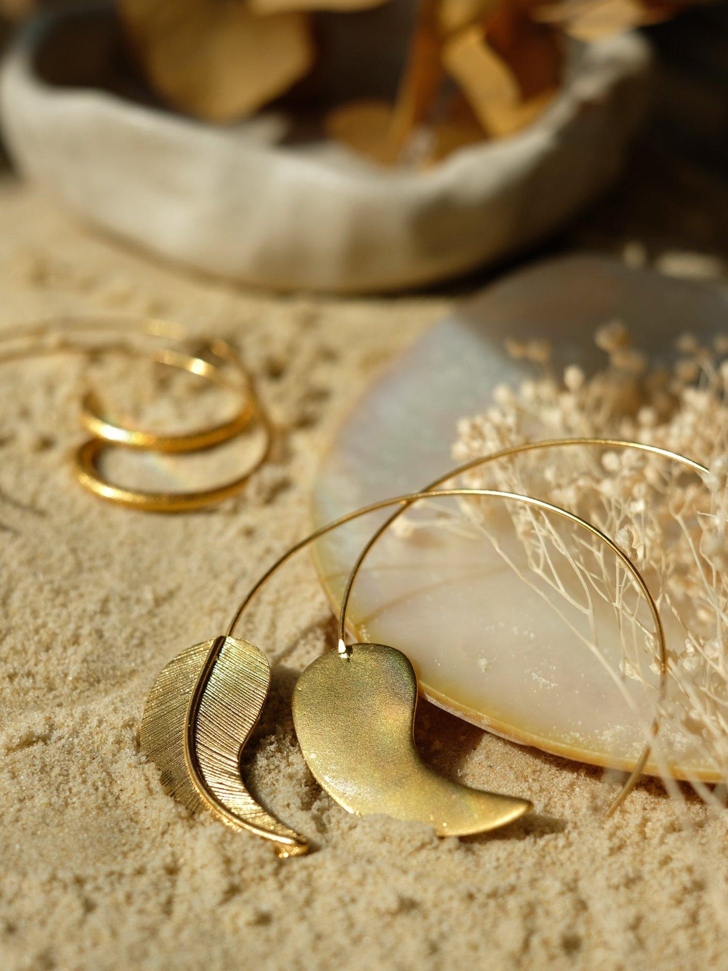 Ottoman Hands feather hoop earrings in gold - British product