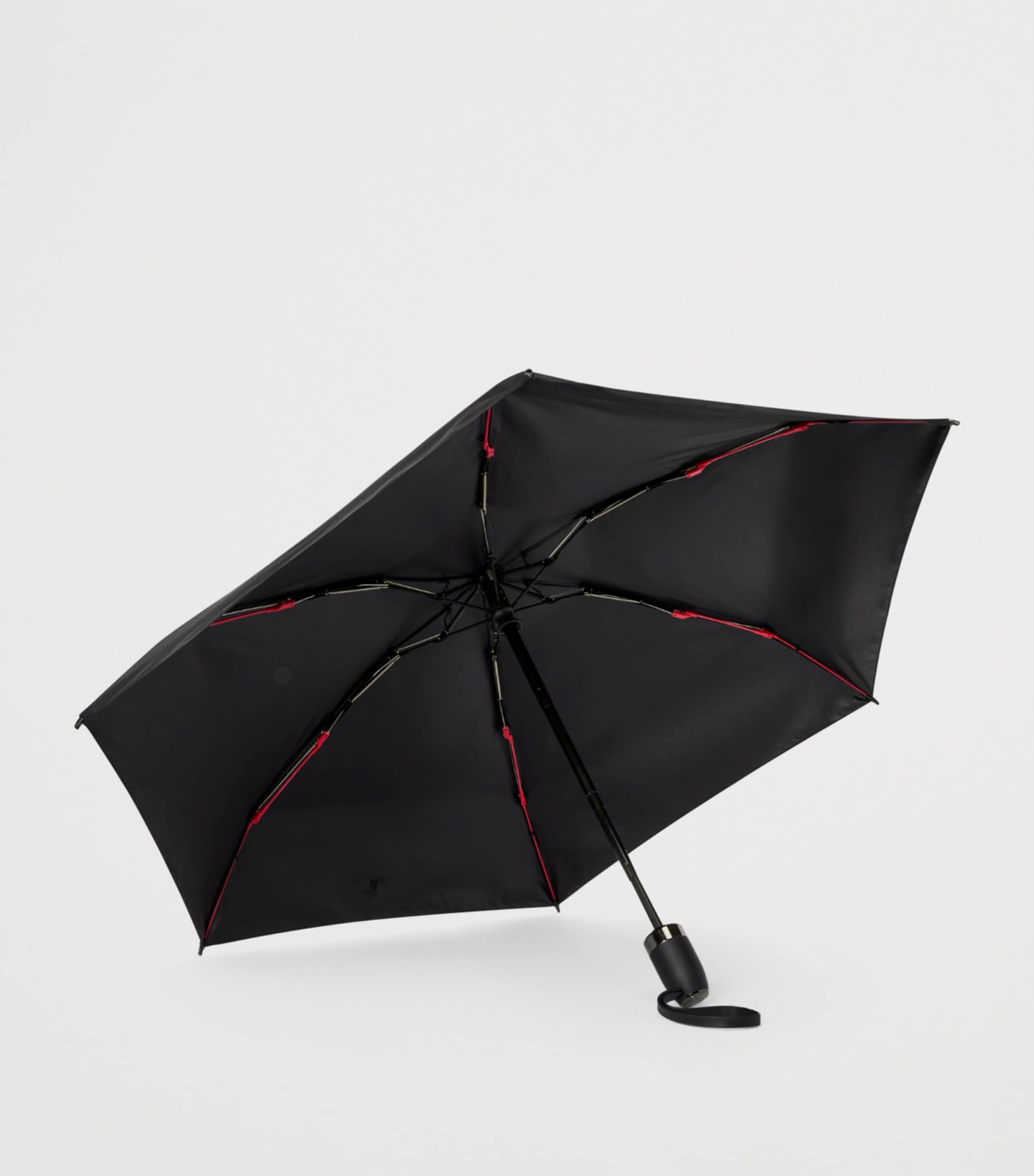 Tumi compact folding umbrella with water-resistant nylon panels (British brand)