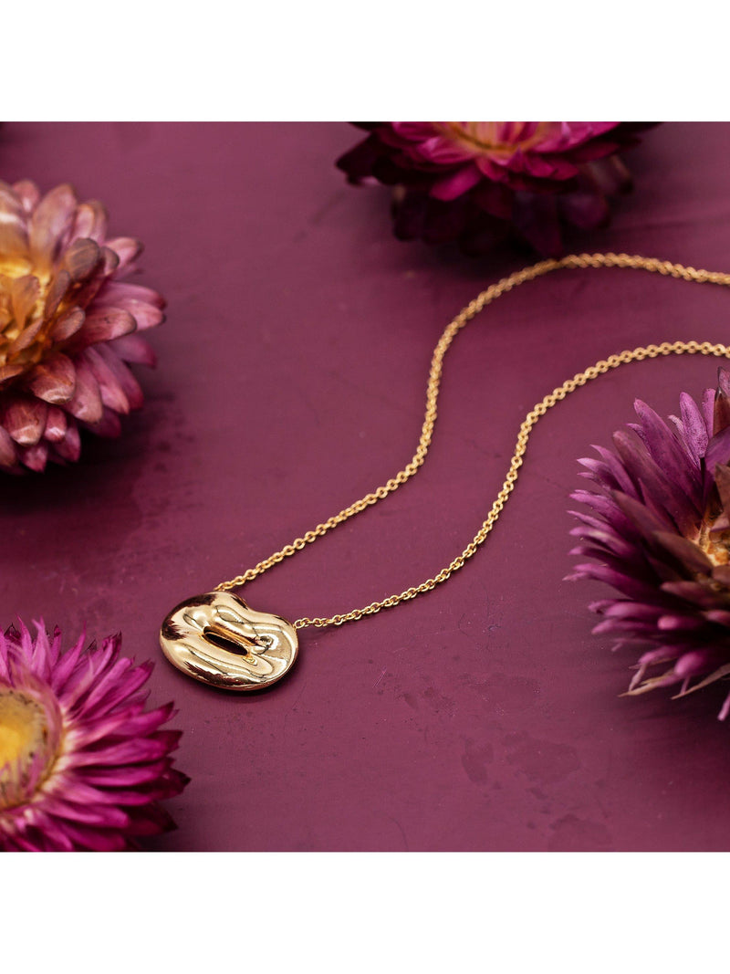 IBB 9ct gold polished lips necklace, imported from the UK