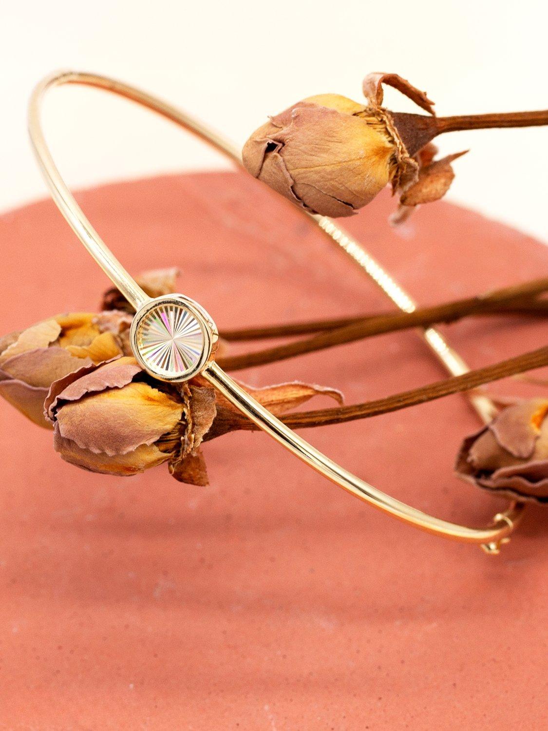 IBB 9ct yellow gold rainbow circle bangle, UK version