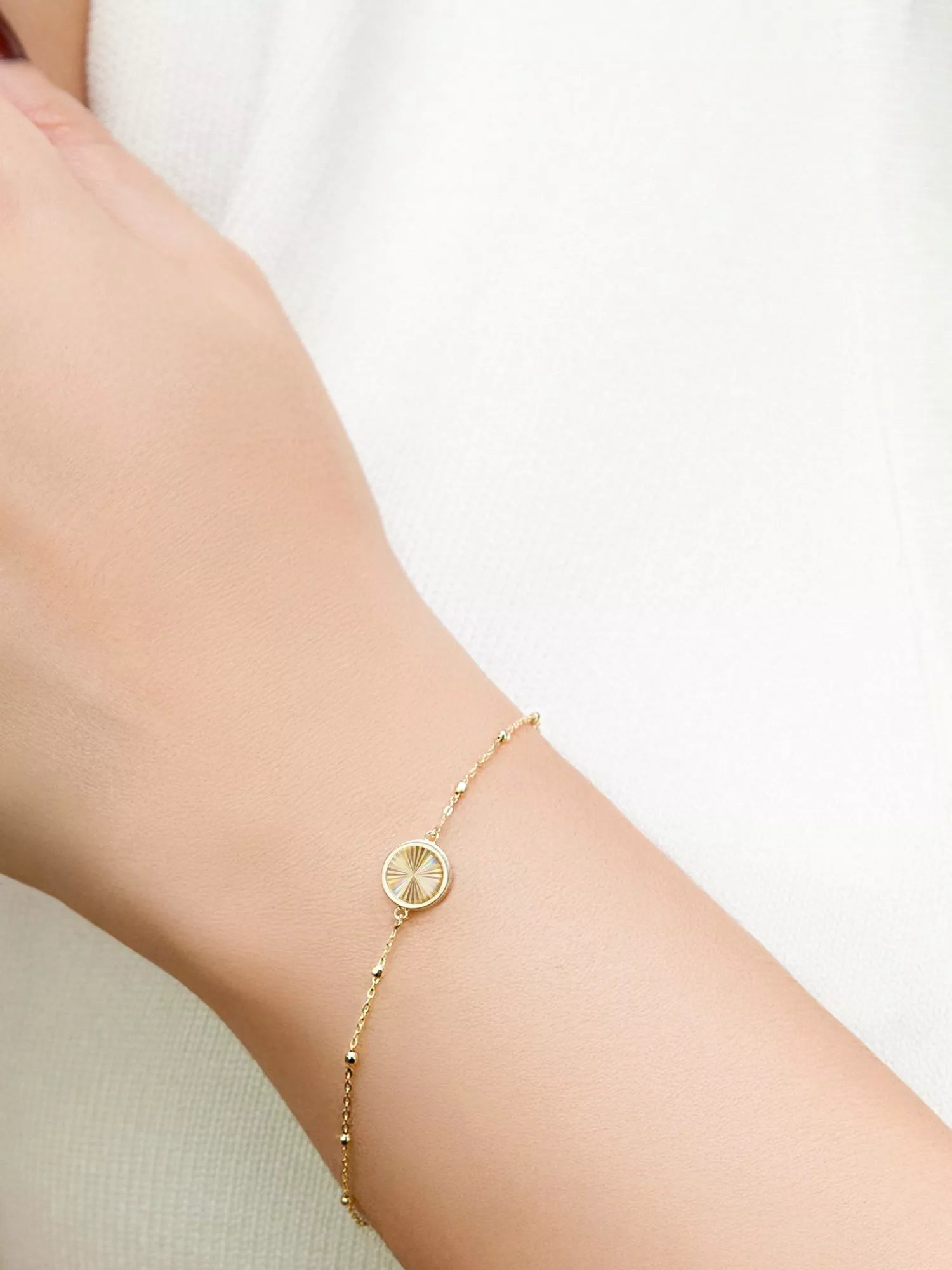 IBB 9ct gold rainbow circle bracelet 18-19cm (British brand)