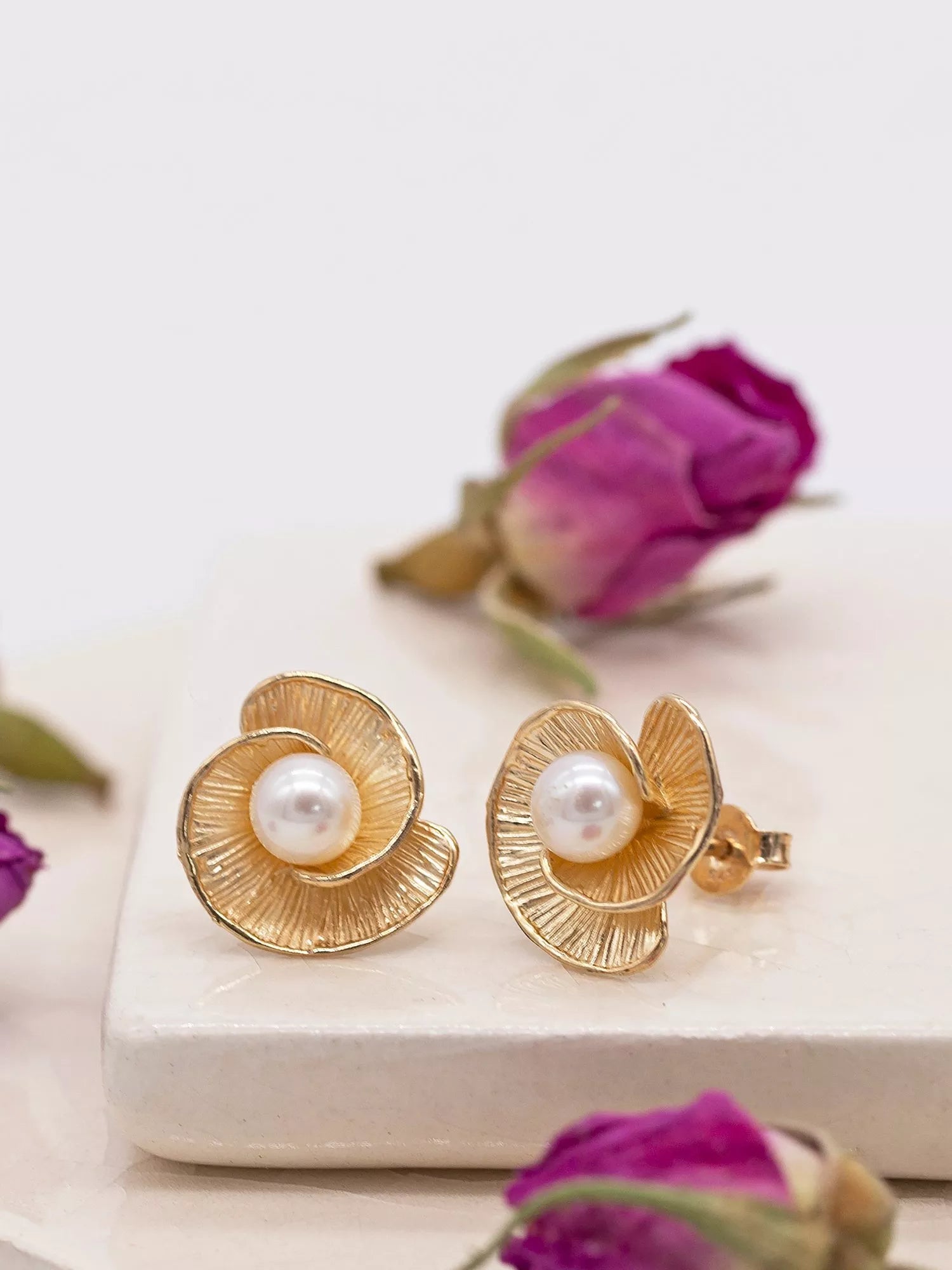 IBB 9ct yellow gold freshwater pearl flower stud earrings, imported from the UK