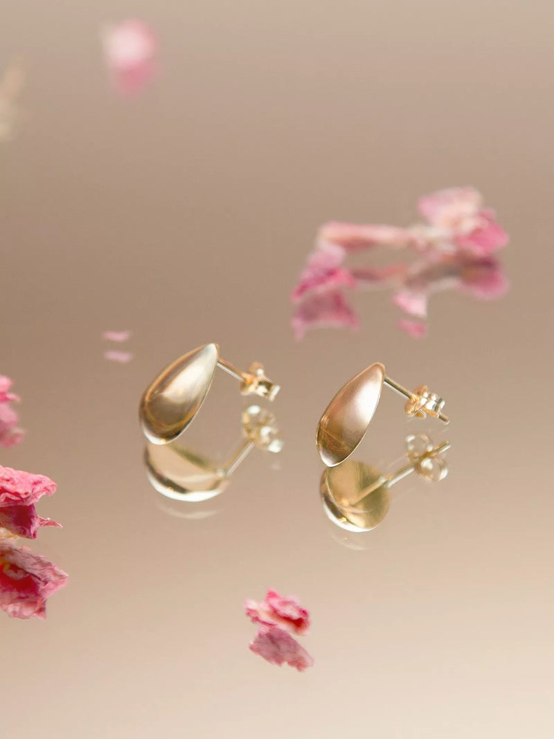 IBB 9ct yellow gold small teardrop stud earrings (British brand)
