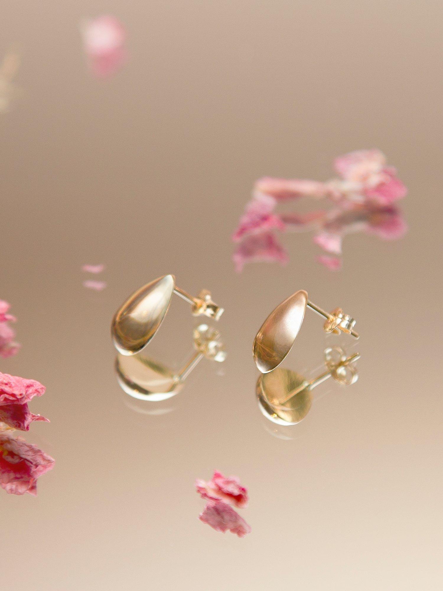 IBB 9ct yellow gold small teardrop stud earrings (British brand)