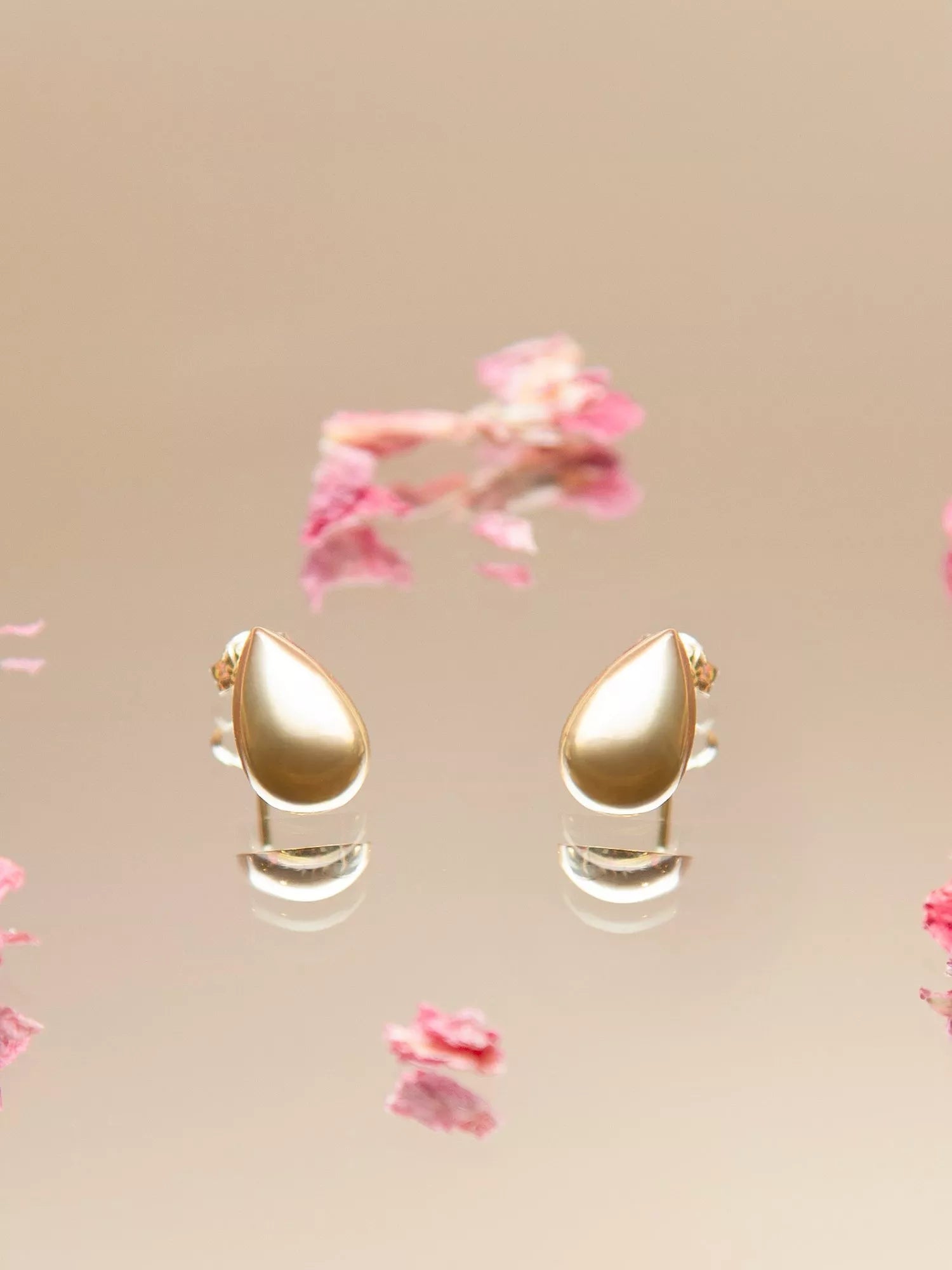IBB 9ct yellow gold small teardrop stud earrings (British brand)