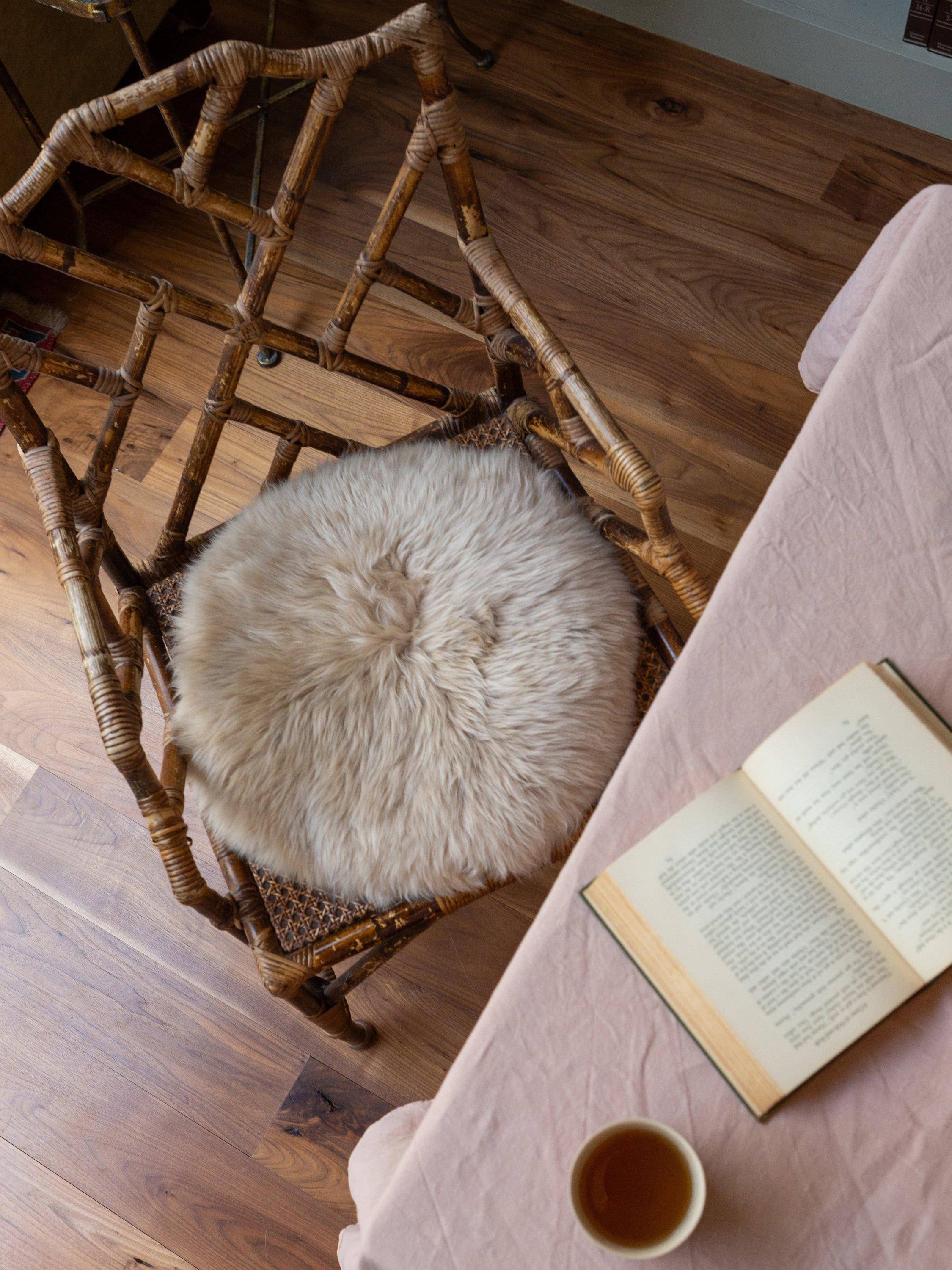 The Small Home sheepskin seat pad natural - British product