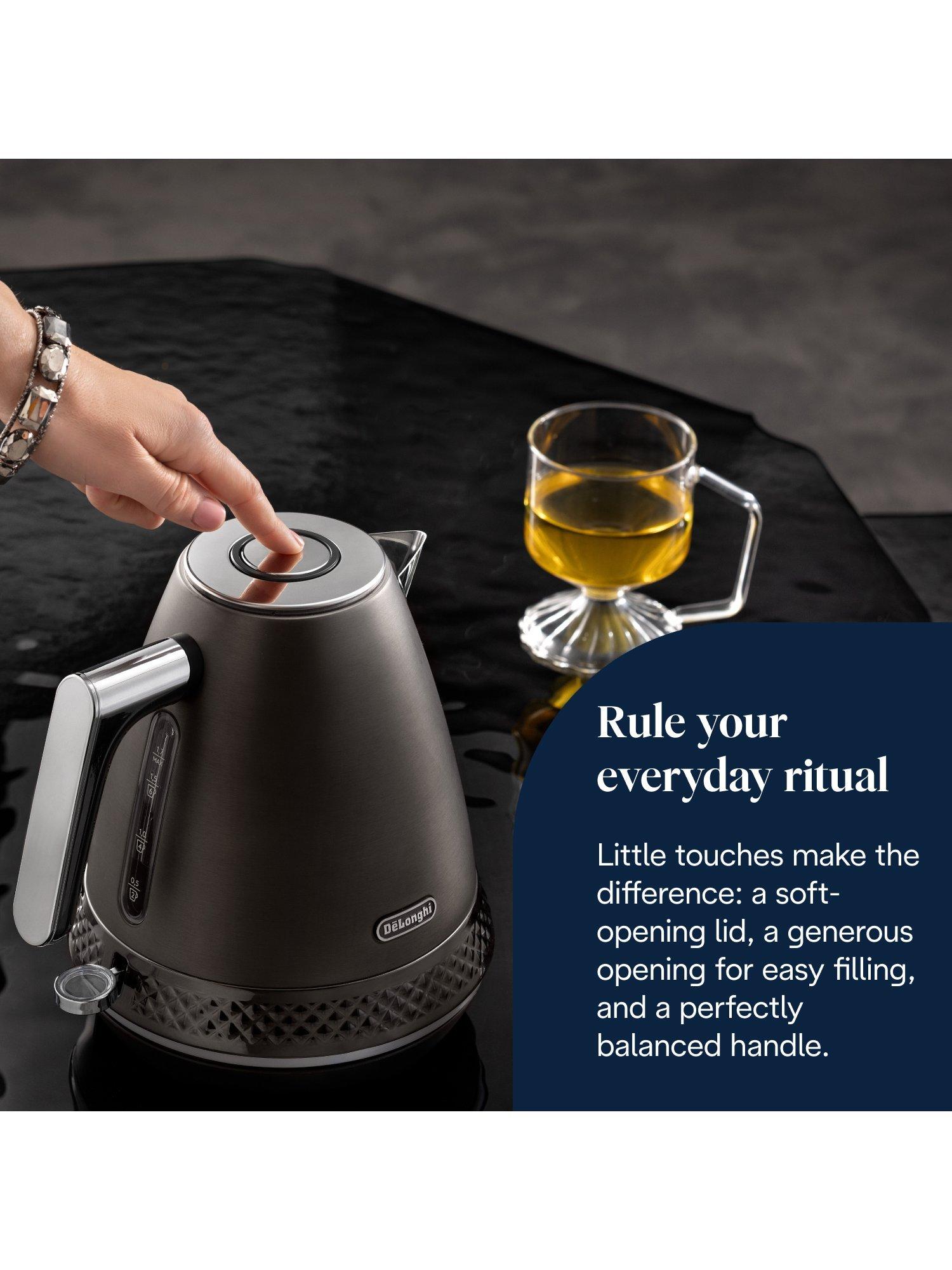 De'Longhi Diadema KBV3001 kettle 1.7L, UK version
