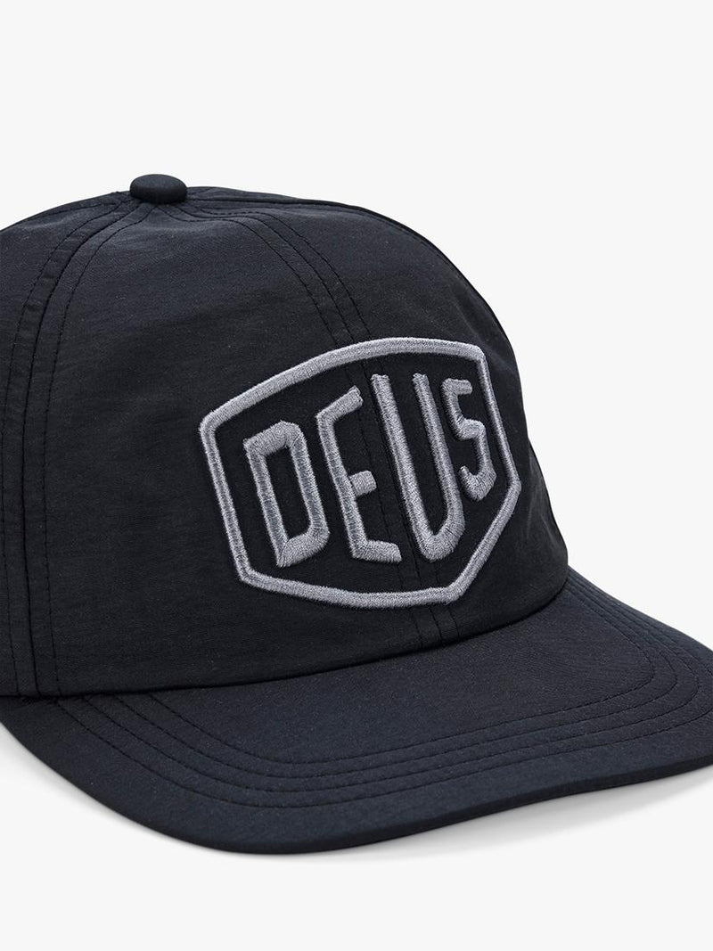 Deus ex Machina shield cap black (British brand)