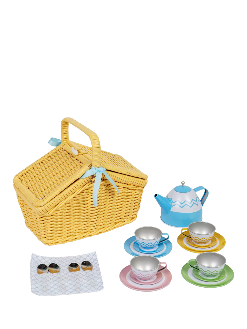 Bigjigs Toys picnic basket set with tin teacups and teapot - British product