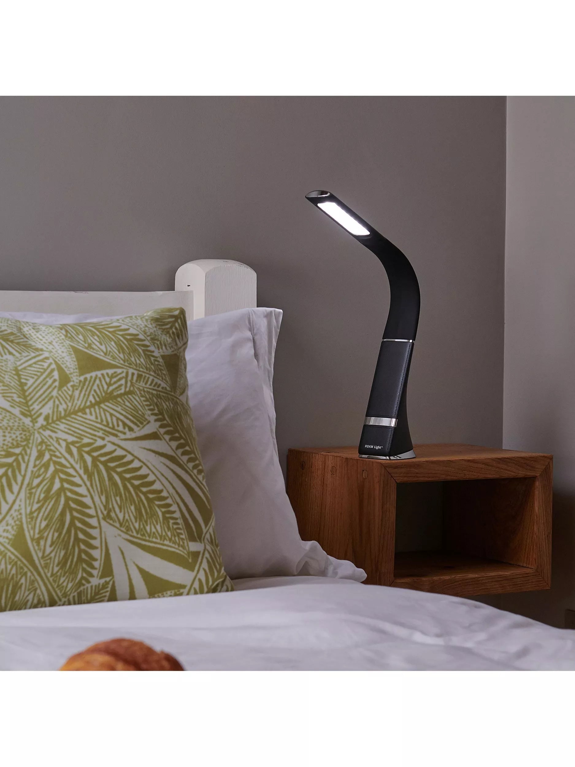 Serious Readers Roam cordless table lamp black, UK version