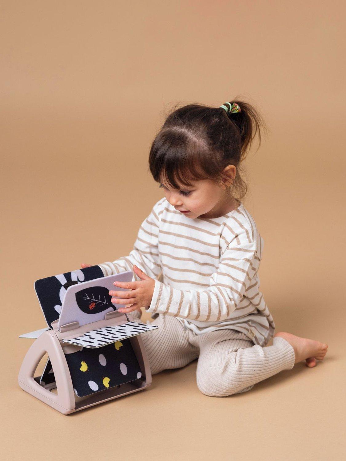 Taf Toys black and white spinning book for babies - British product
