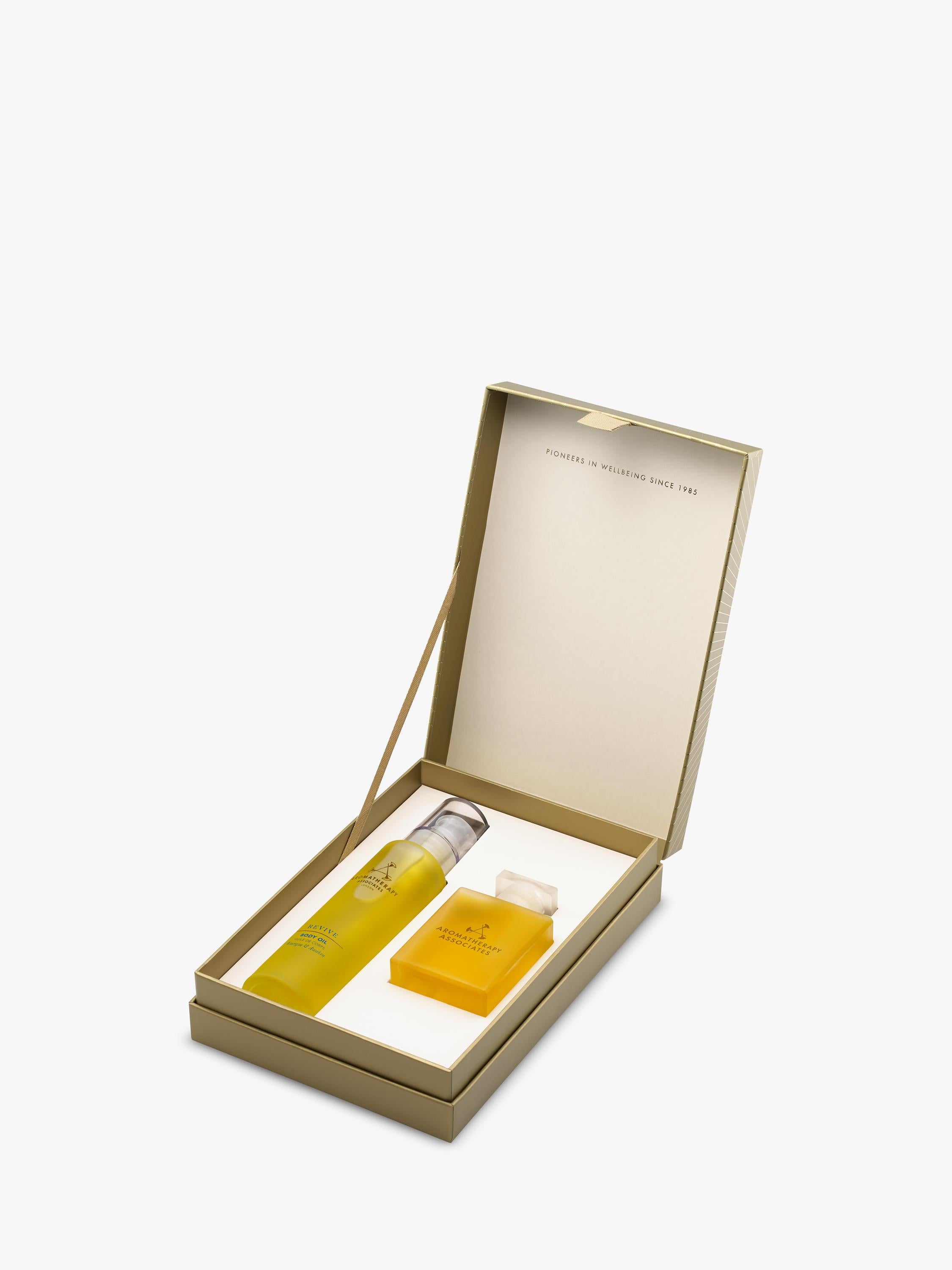 Aromatherapy Associates gift set with Revive oils - British product