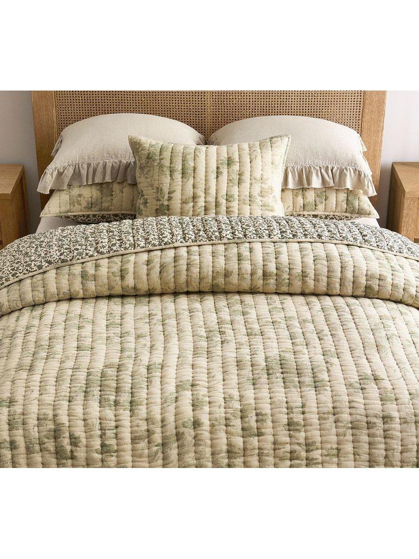 Pottery Barn Floral Cloud quilted bedspread king size (British brand)